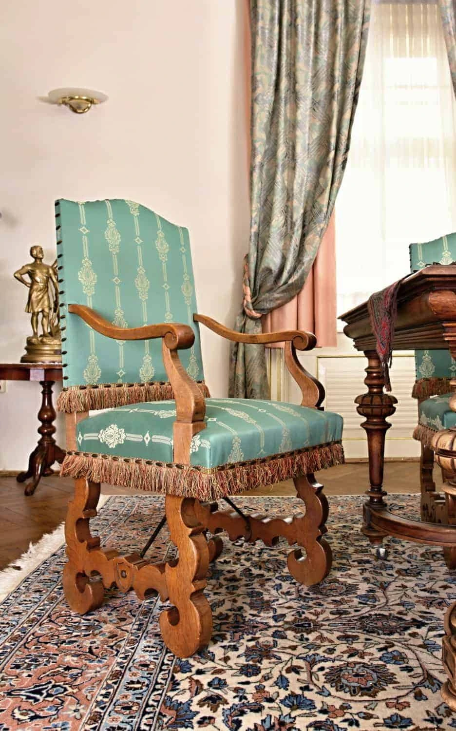 2 Křesla + 4 Židle. Po celkové renovaci