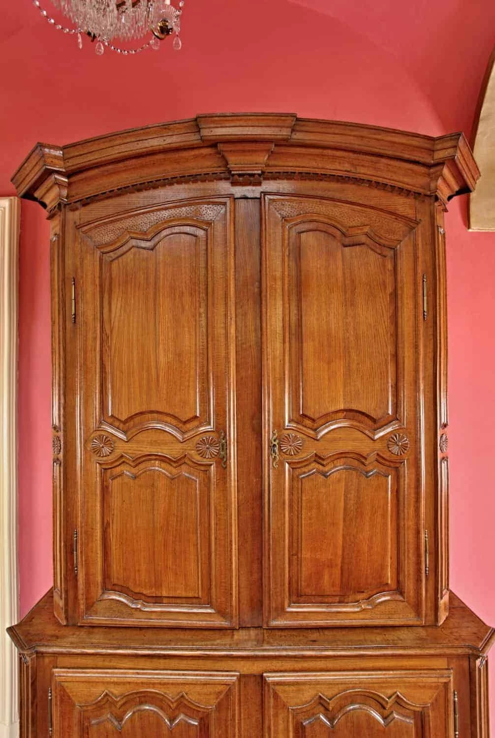 Namurská skříň z 18. století