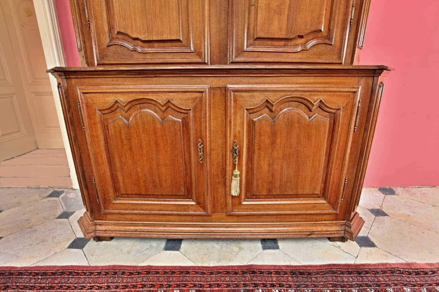 Namurská skříň z 18. století