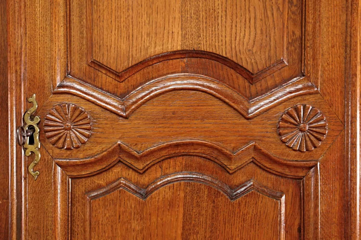 Namurská skříň z 18. století