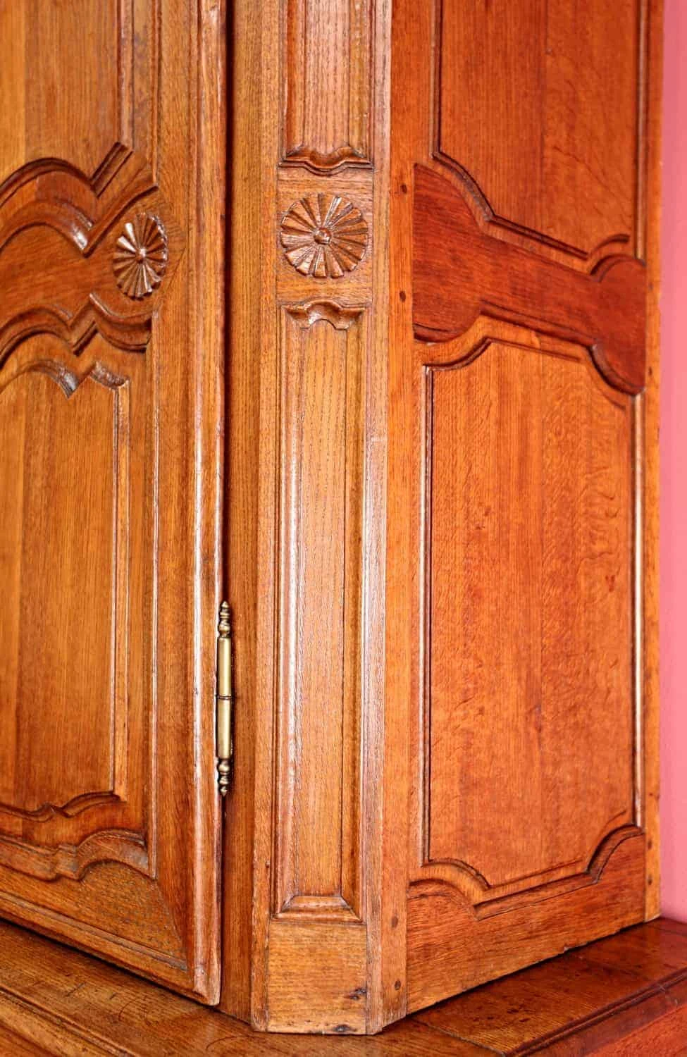 Namurská skříň z 18. století