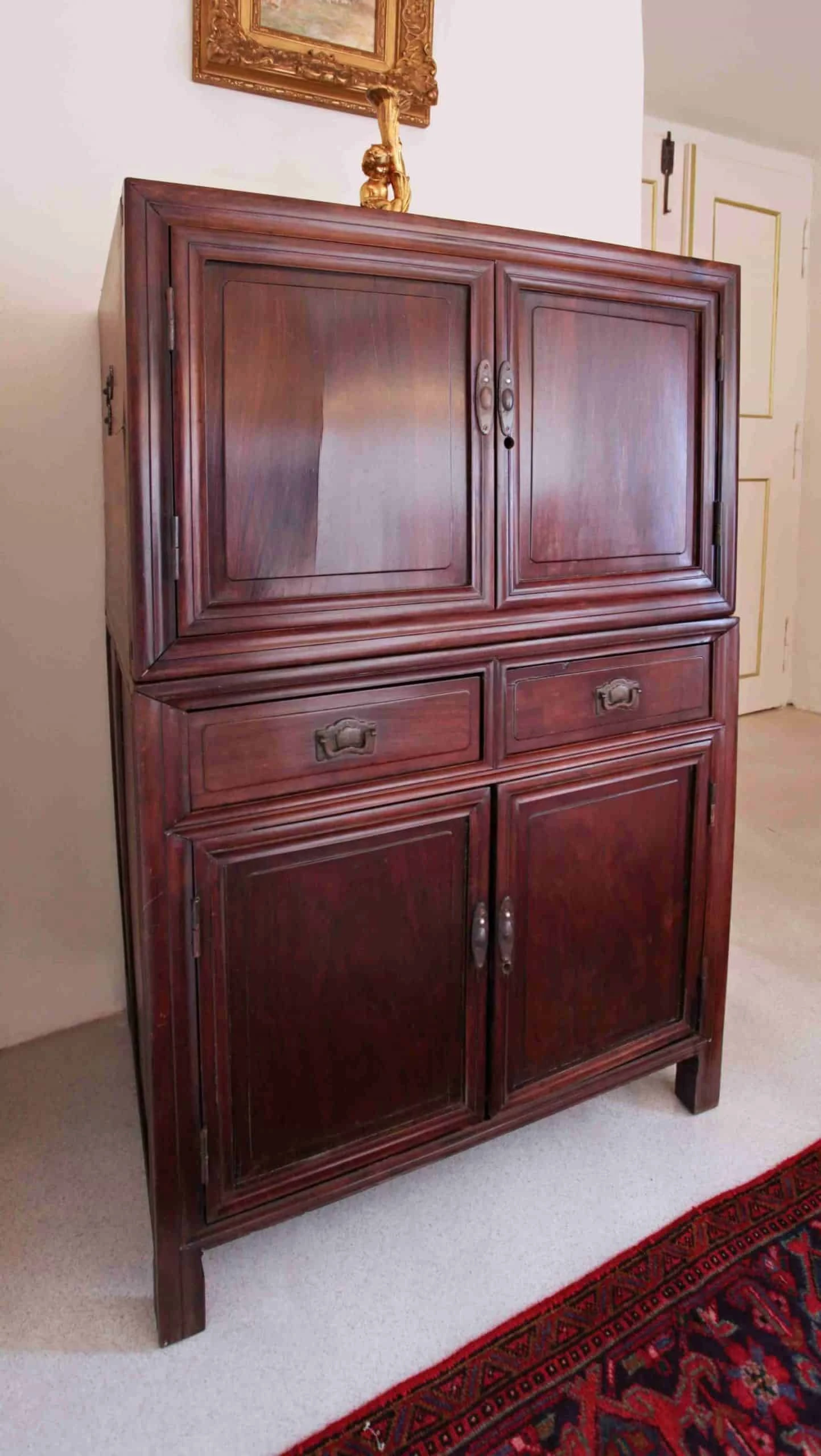 Starožitná čínská skříň. Cca 1800