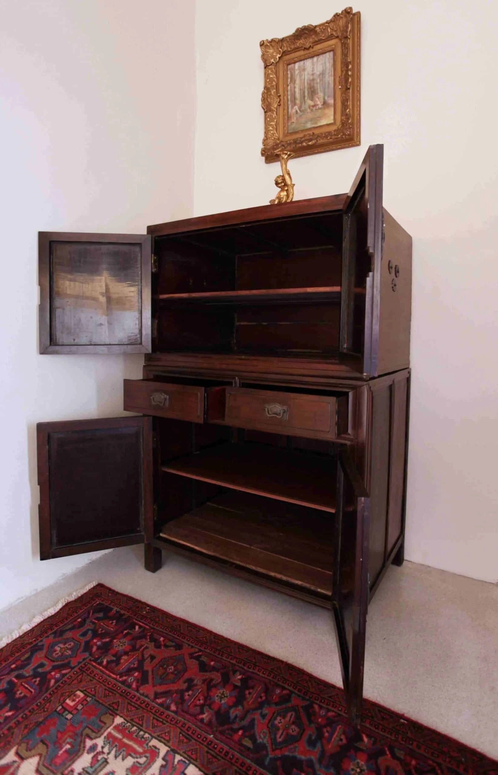 Starožitná čínská skříň. Cca 1800