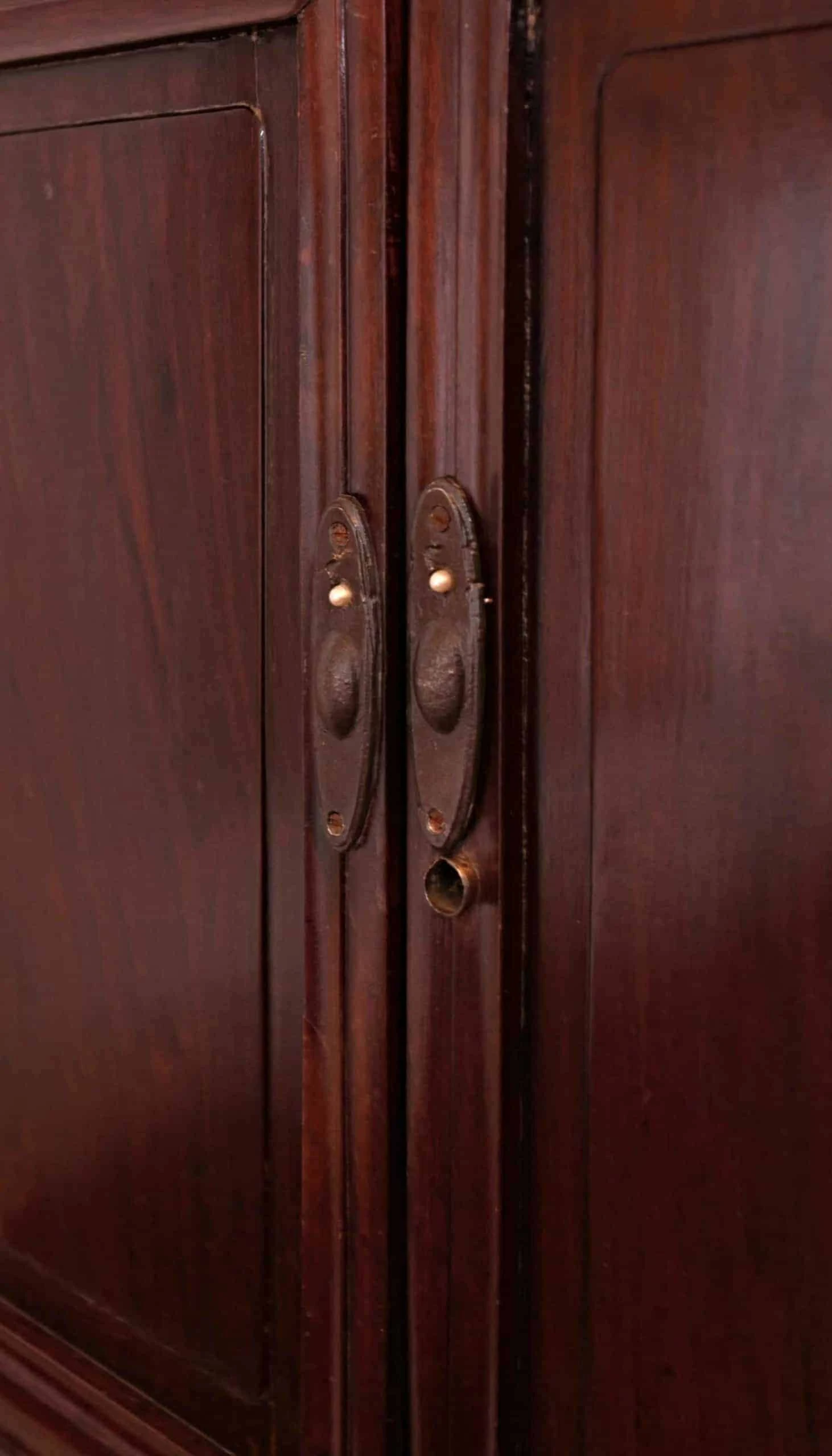 Starožitná čínská skříň. Cca 1800