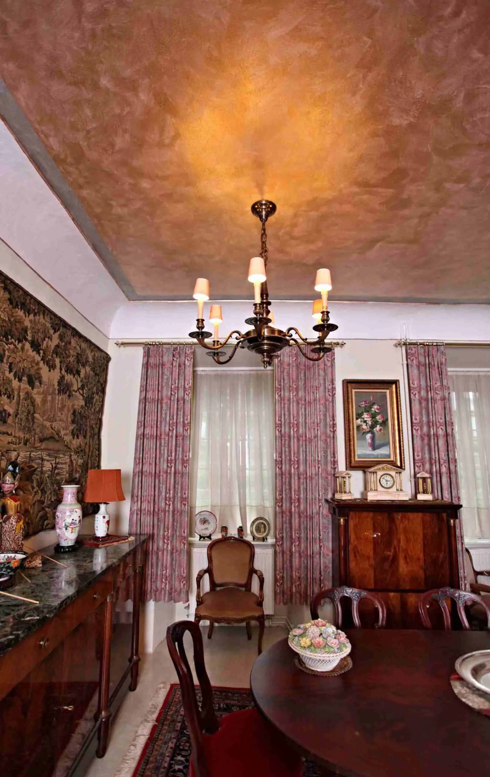 Šestiramenný bronzový lustr v empírovém stylu