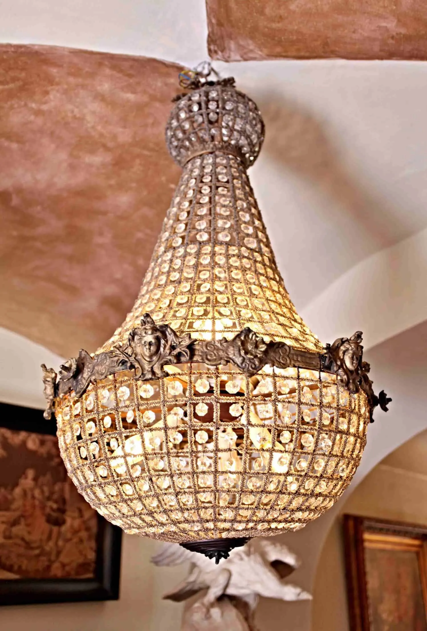 Křišťálový lustr ve tvaru hrušky