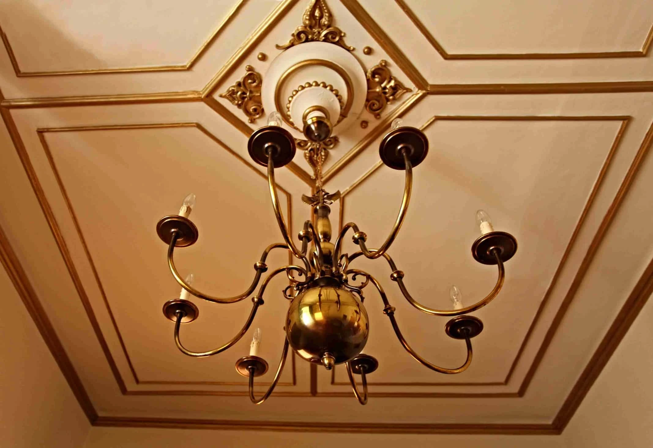 Osmiramenný vlámský lustr