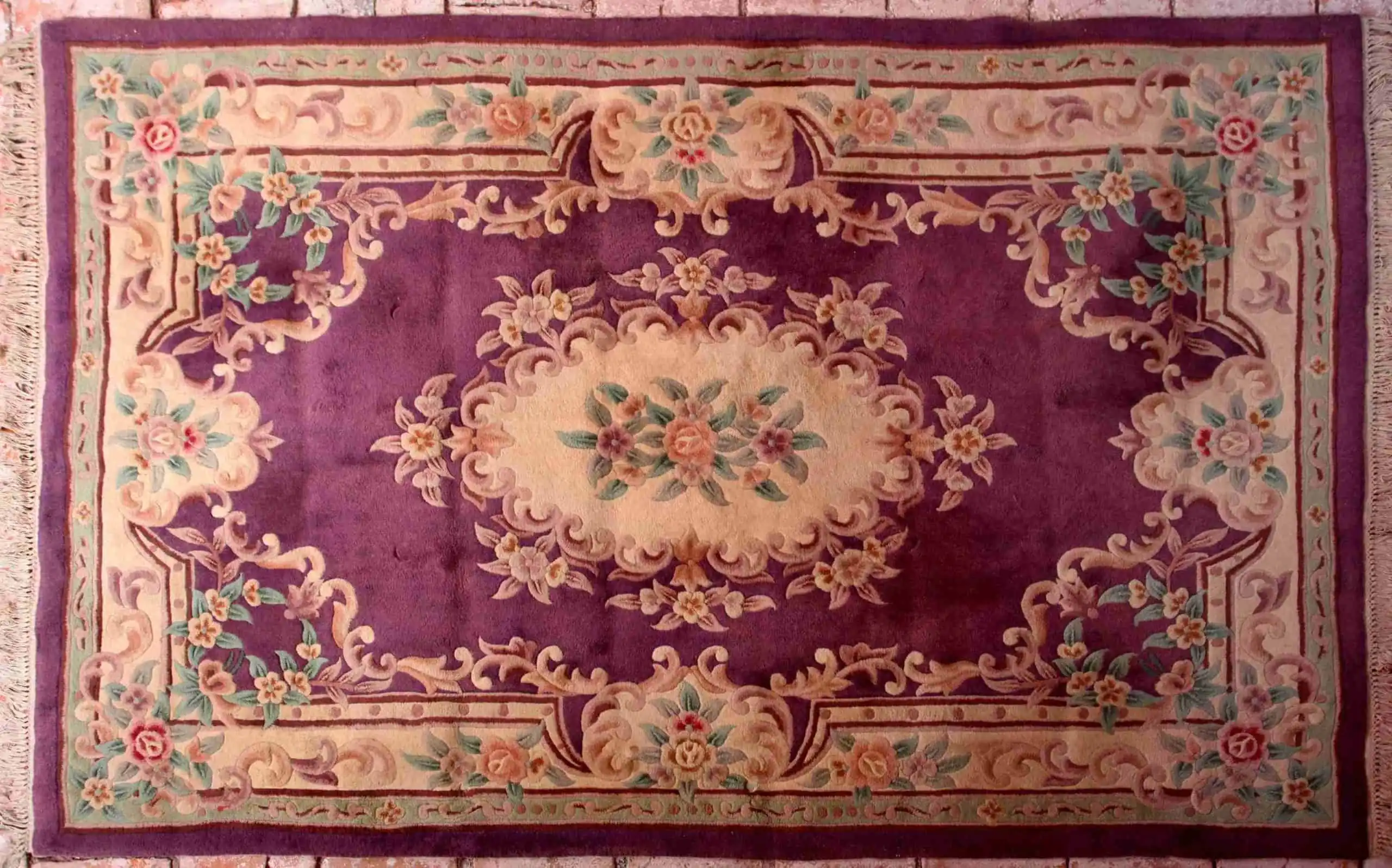 Čínský koberec. Fialový. Ruční vazba