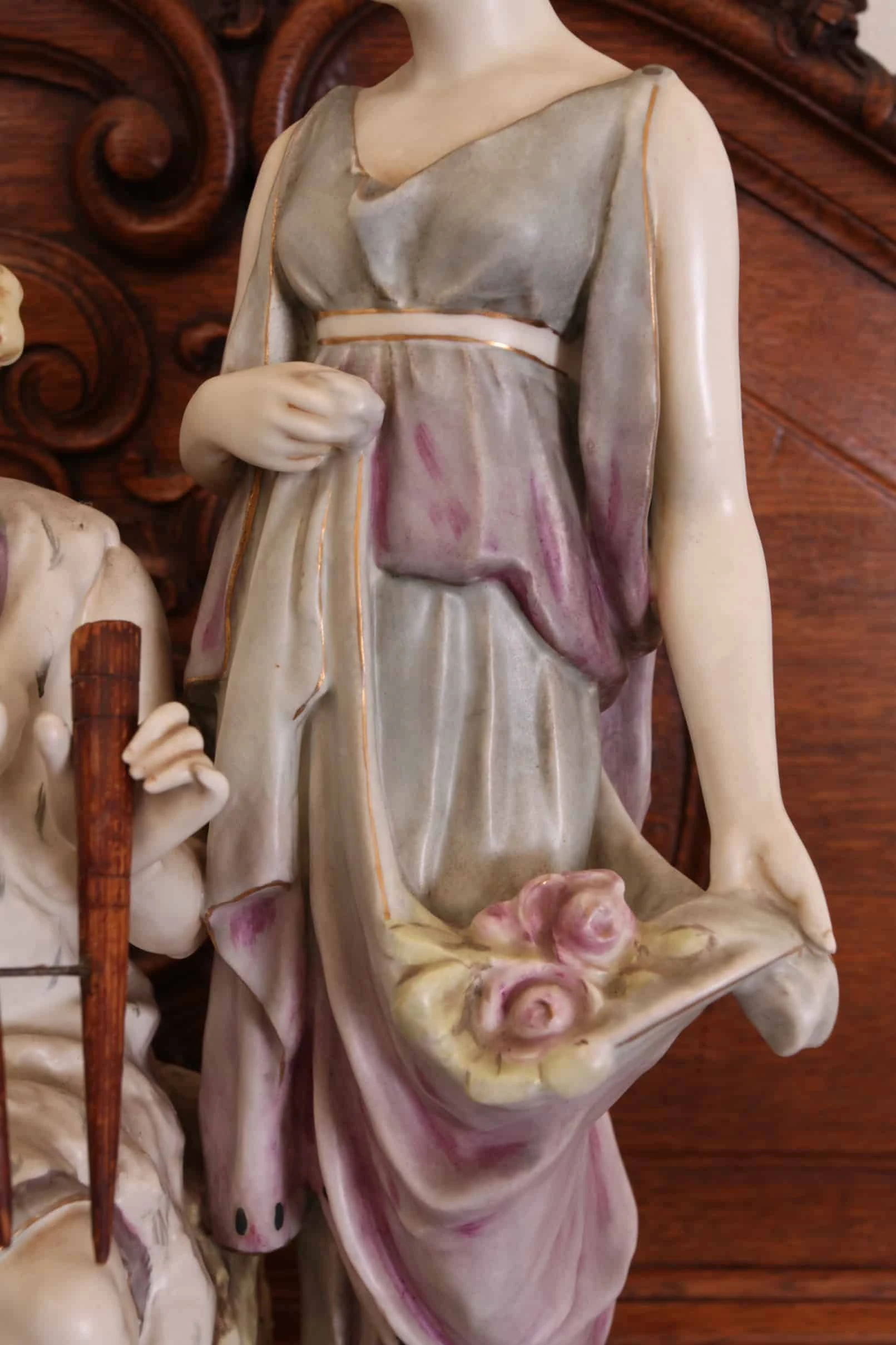 Kameninové sousoší mladého páru. ROYAL DUX výška 49cm