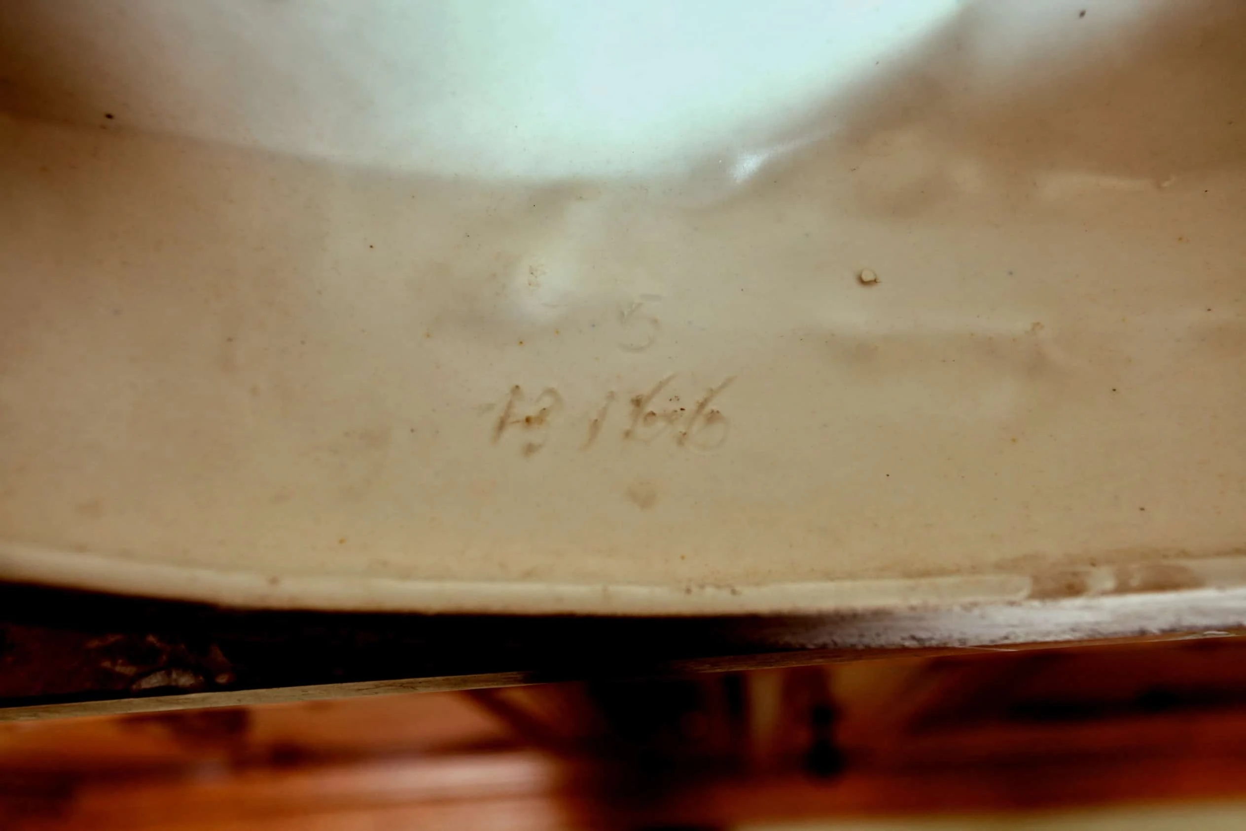 Kameninové sousoší mladého páru. ROYAL DUX výška 49cm