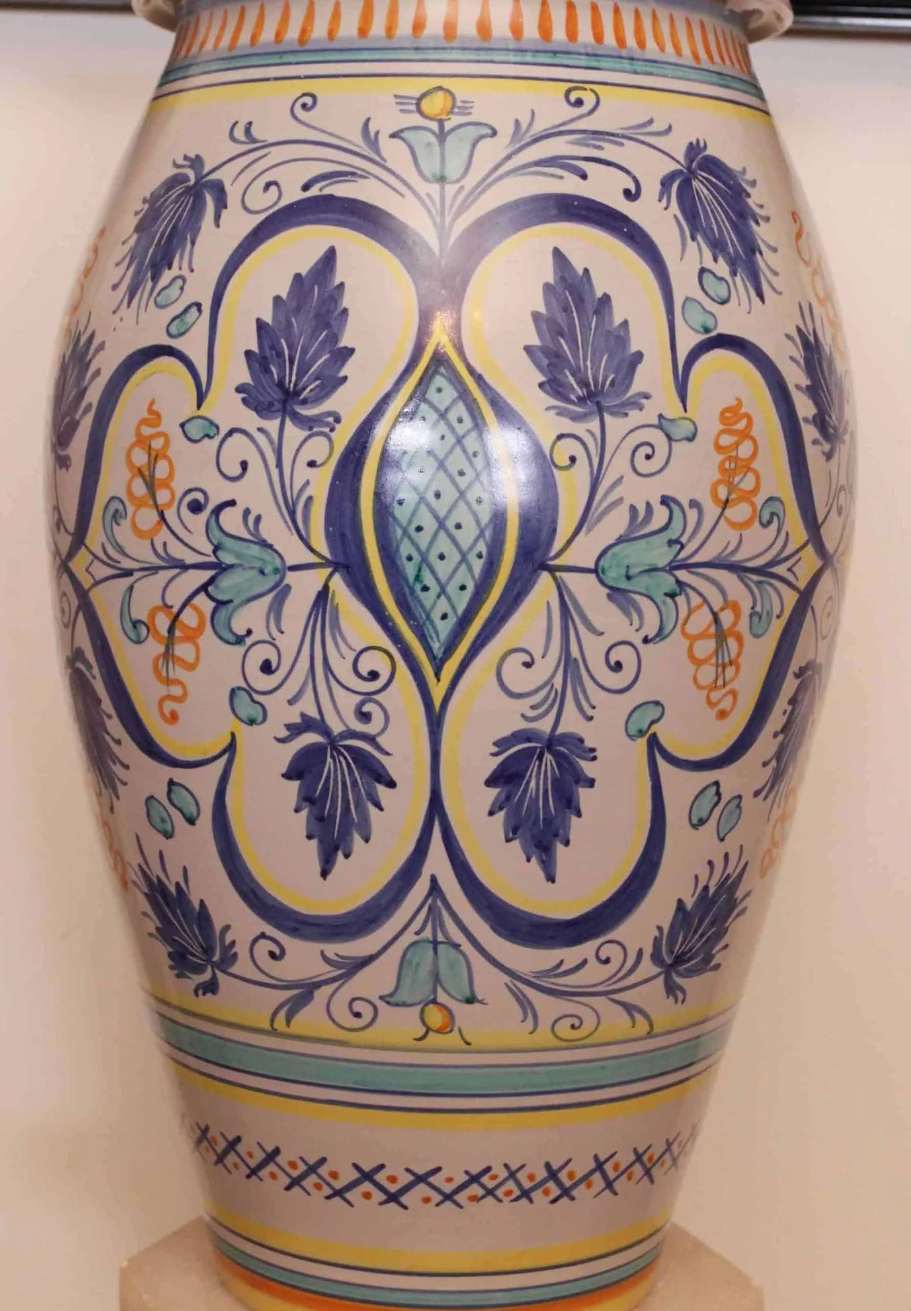 Velká váza Deruta. Značená. Ruční malba. Výška 45 cm