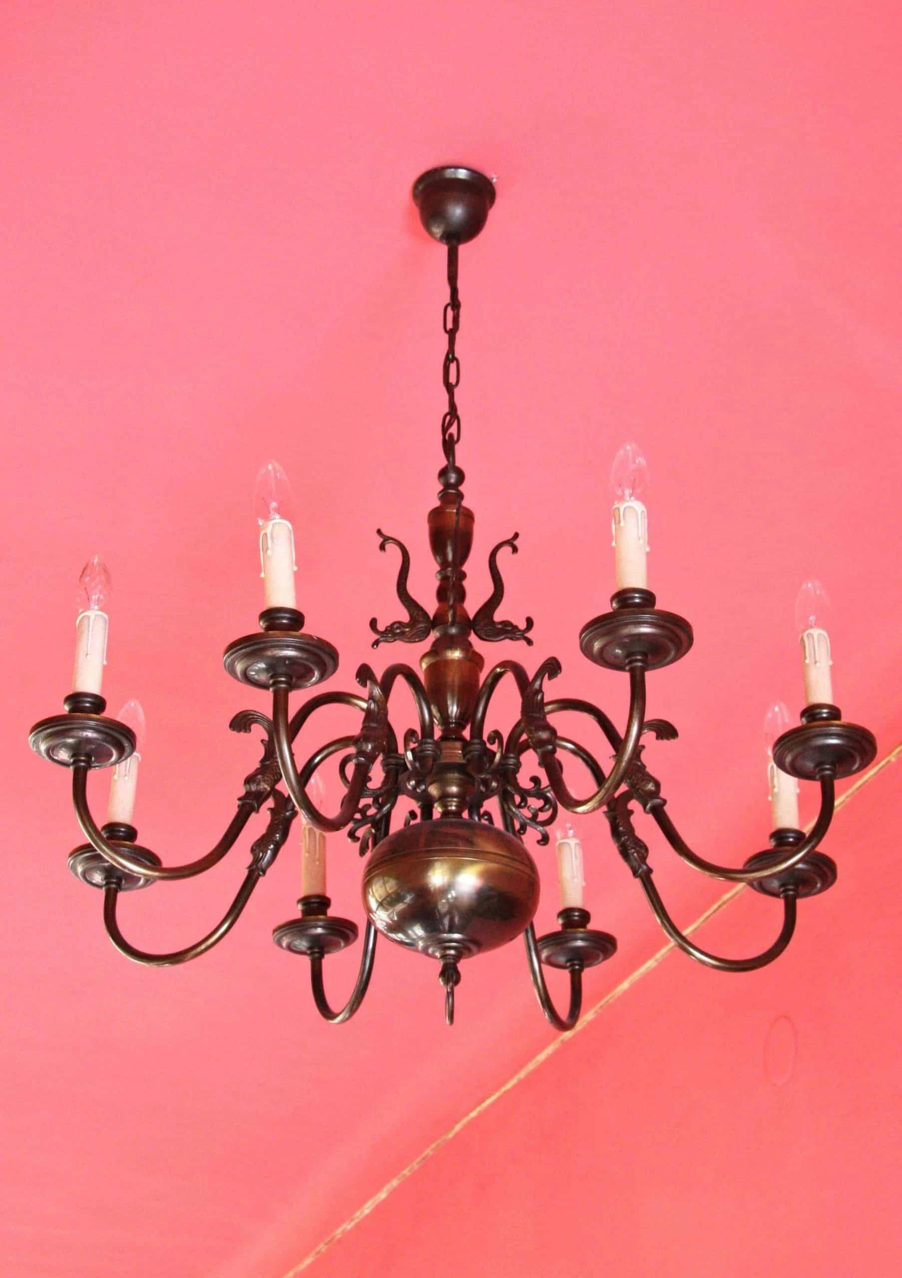 Holandský lustr s rybími motivy. Osmiramenný