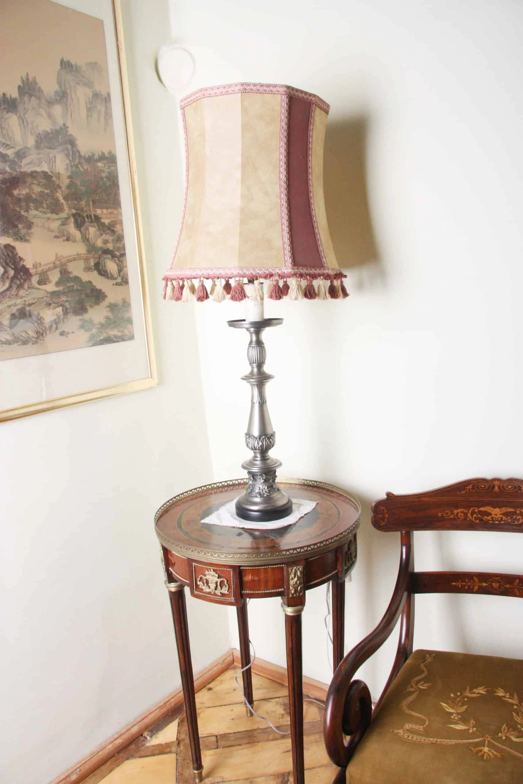 Velká stolní lampa neorenesance. Výška 103 cm