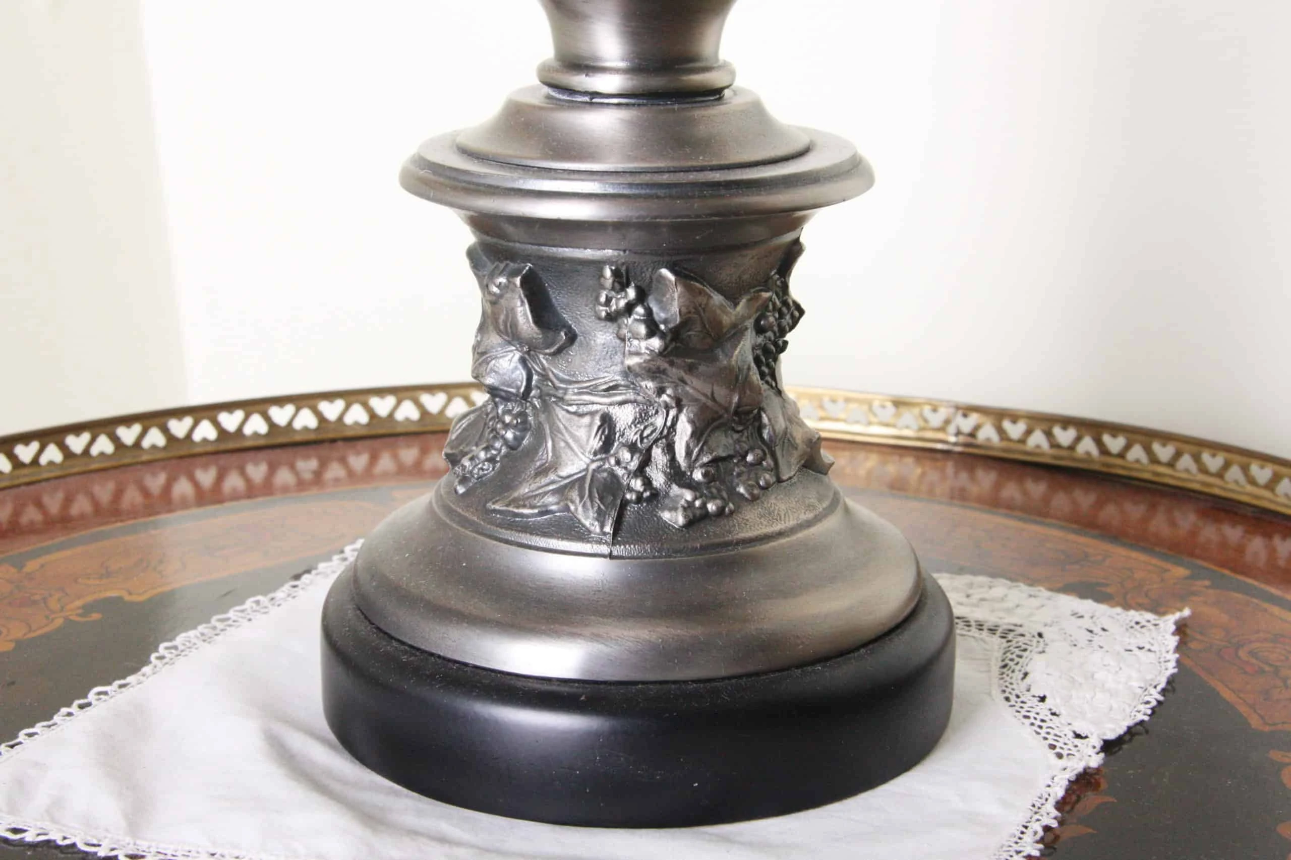 Velká stolní lampa neorenesance. Výška 103 cm
