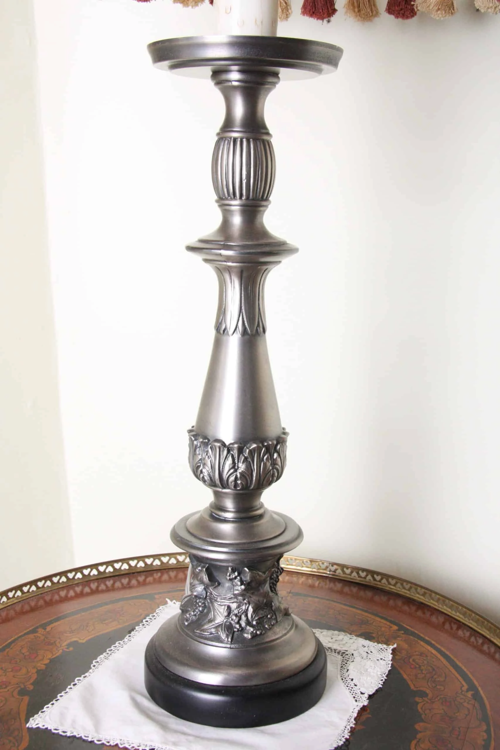 Velká stolní lampa neorenesance. Výška 103 cm