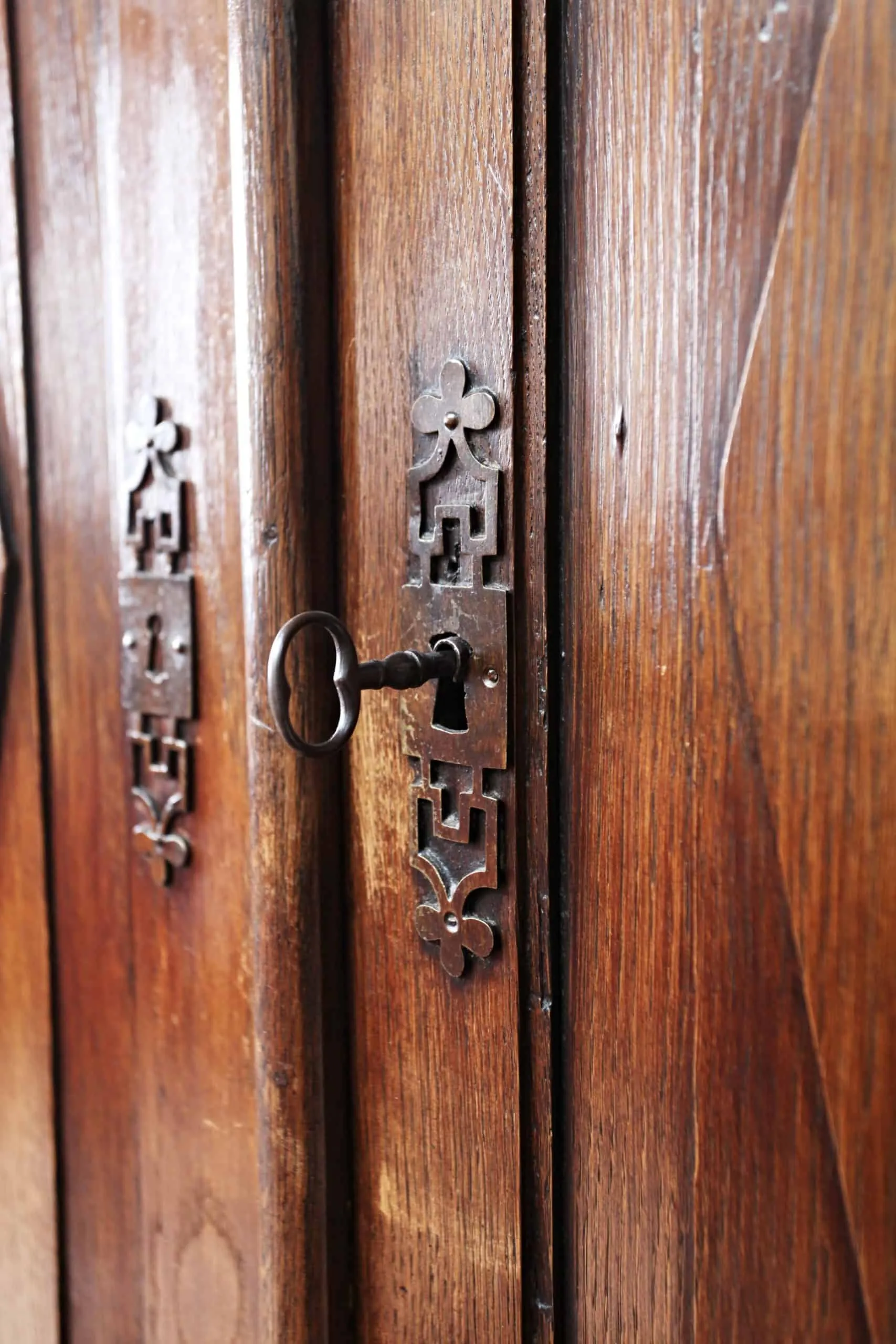 Pozdně renesanční skříň zdobená intarzií