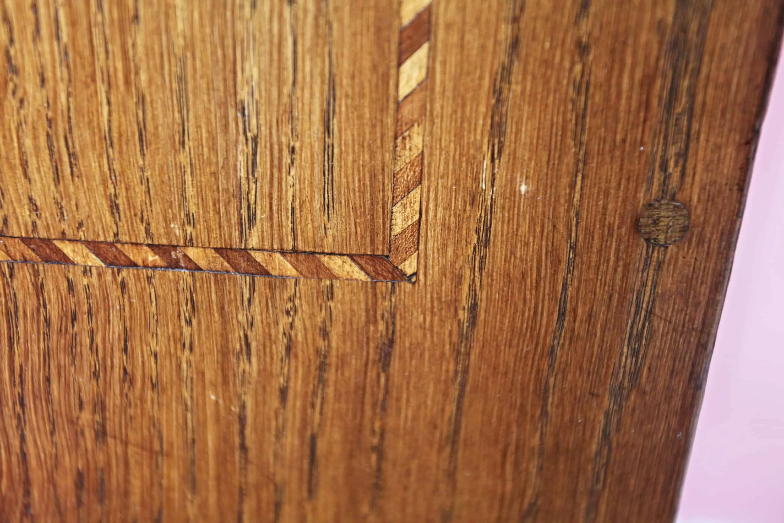 Pozdně renesanční skříň zdobená intarzií