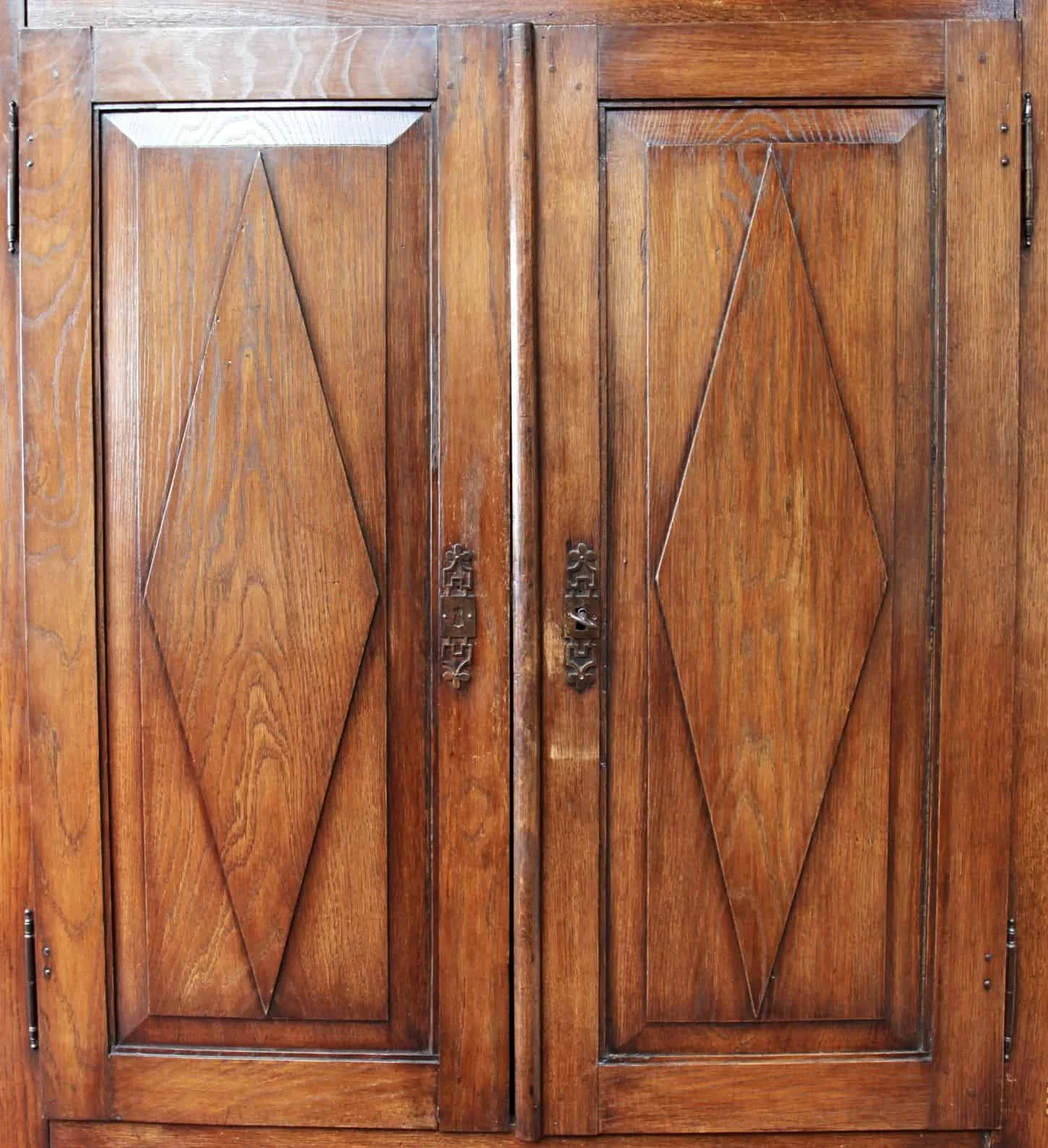 Pozdně renesanční skříň zdobená intarzií