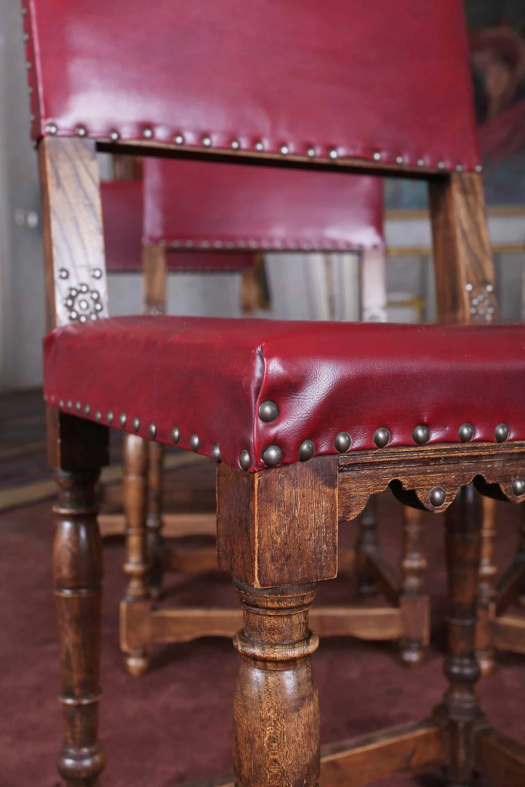 Starožitný komplet 4 židlí a křesílka. Neorenesance