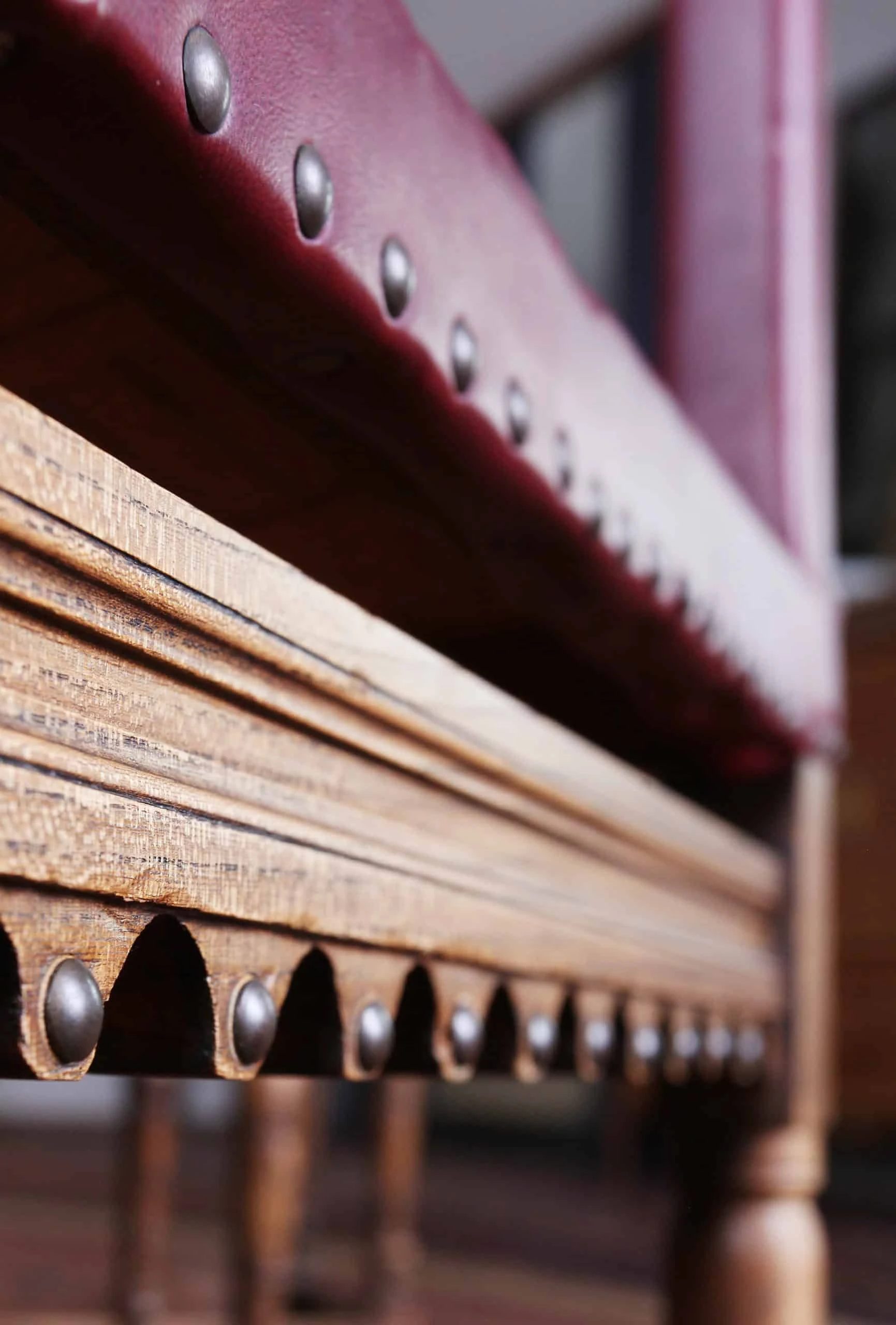 Starožitný komplet 4 židlí a křesílka. Neorenesance