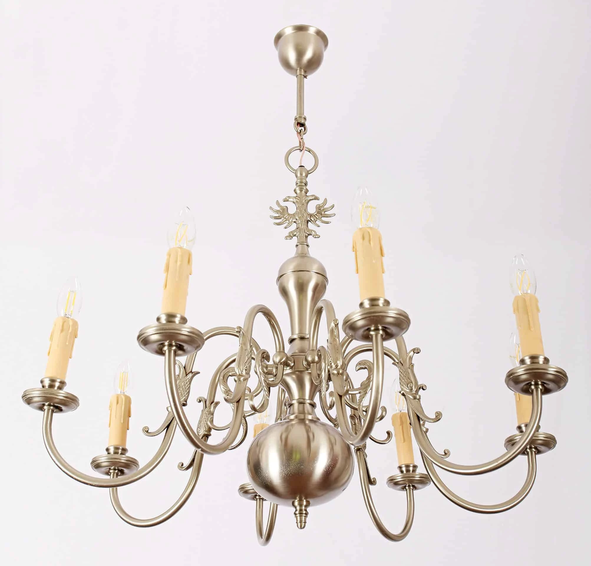 Osmiramenný lustr z bílého kovu