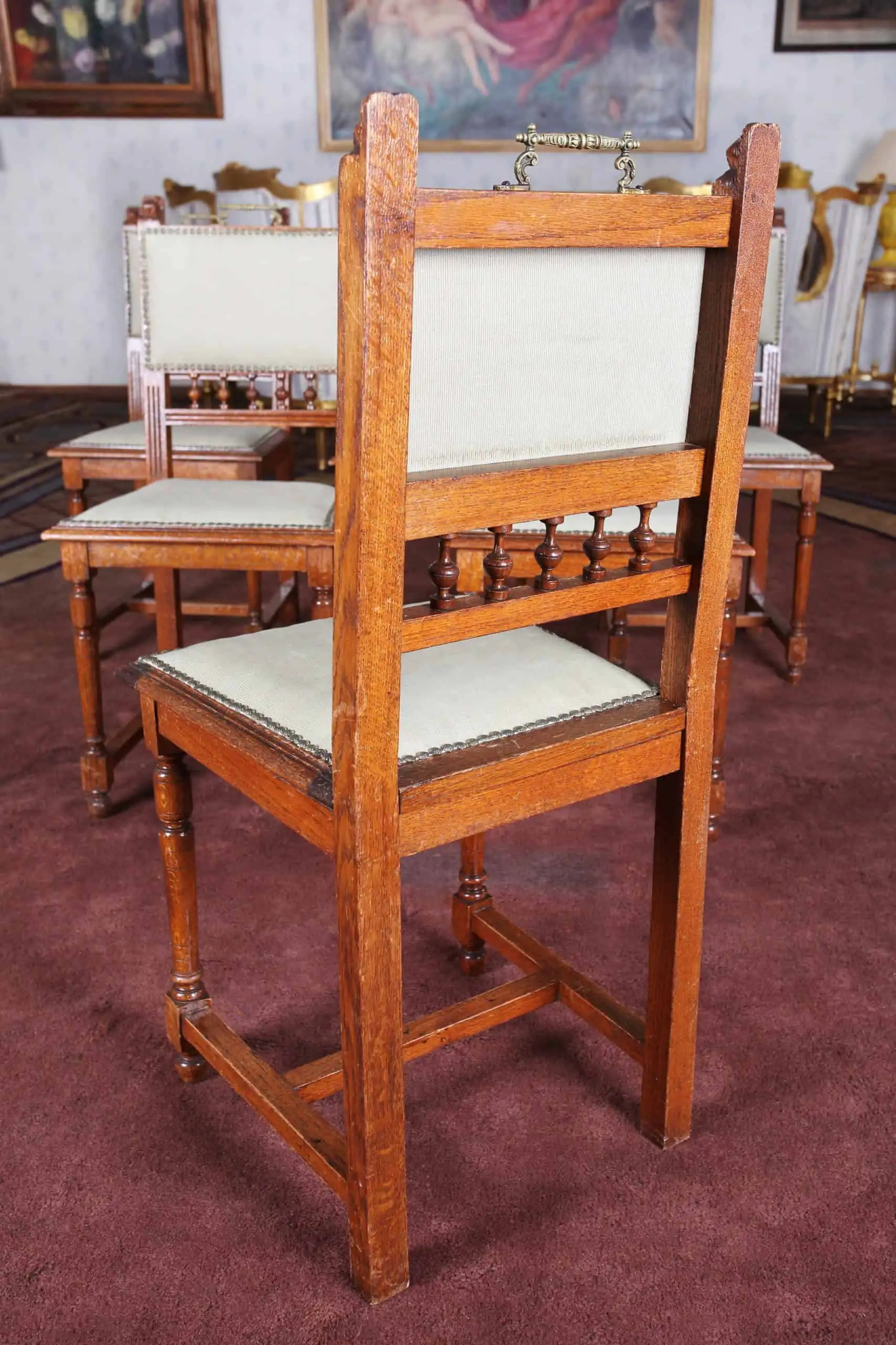 Starožitný komplet židlí se lvy