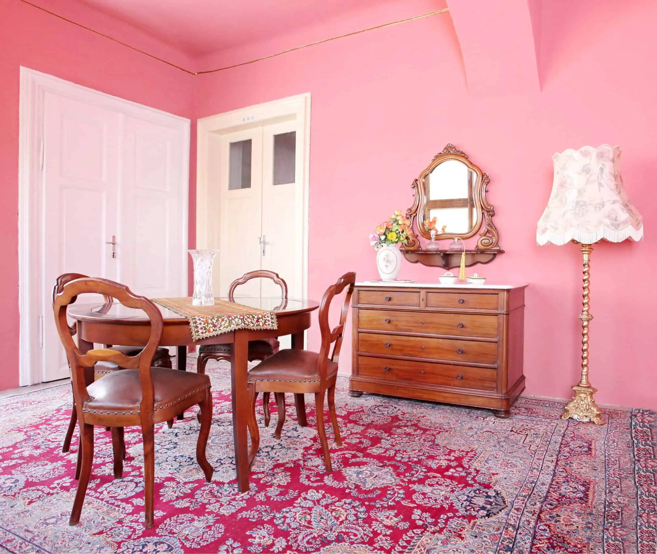 Starožitné zrcadlo s policí. Řezbované