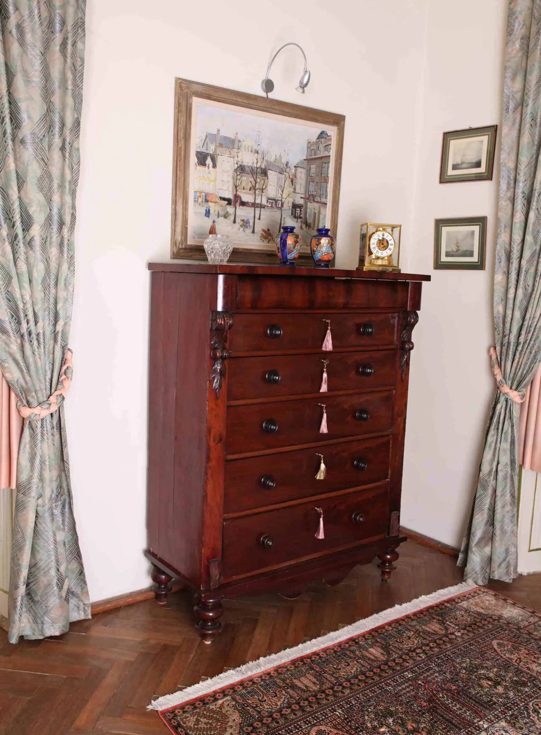 Šuplíková komoda Ludvík Filip. Mahagon. 1840