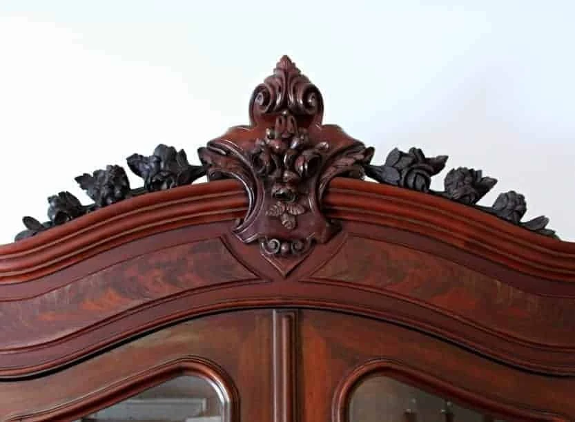 Impozantní knihovna Ludvík Filip. Mahagon. 19. století