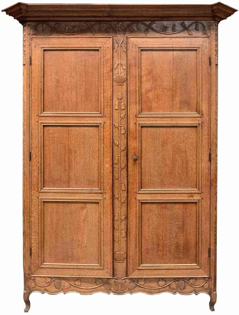 Maaslandská skříň z 18. století. Dub