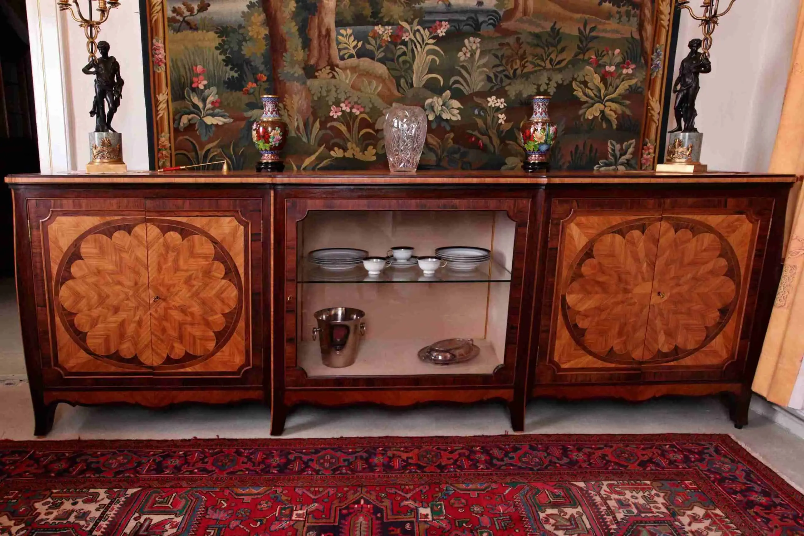 Intarzovaná Art Deco jídelna s rozkládacím stolem až pro 20 osob