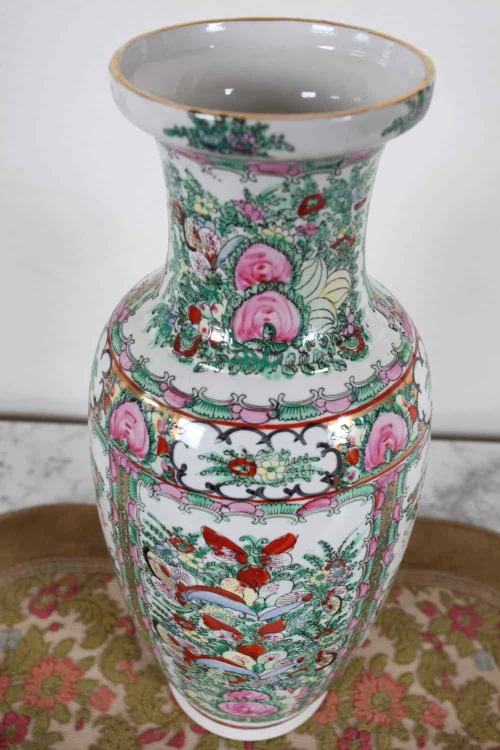 Ručně malovaná čínská váza. Značená