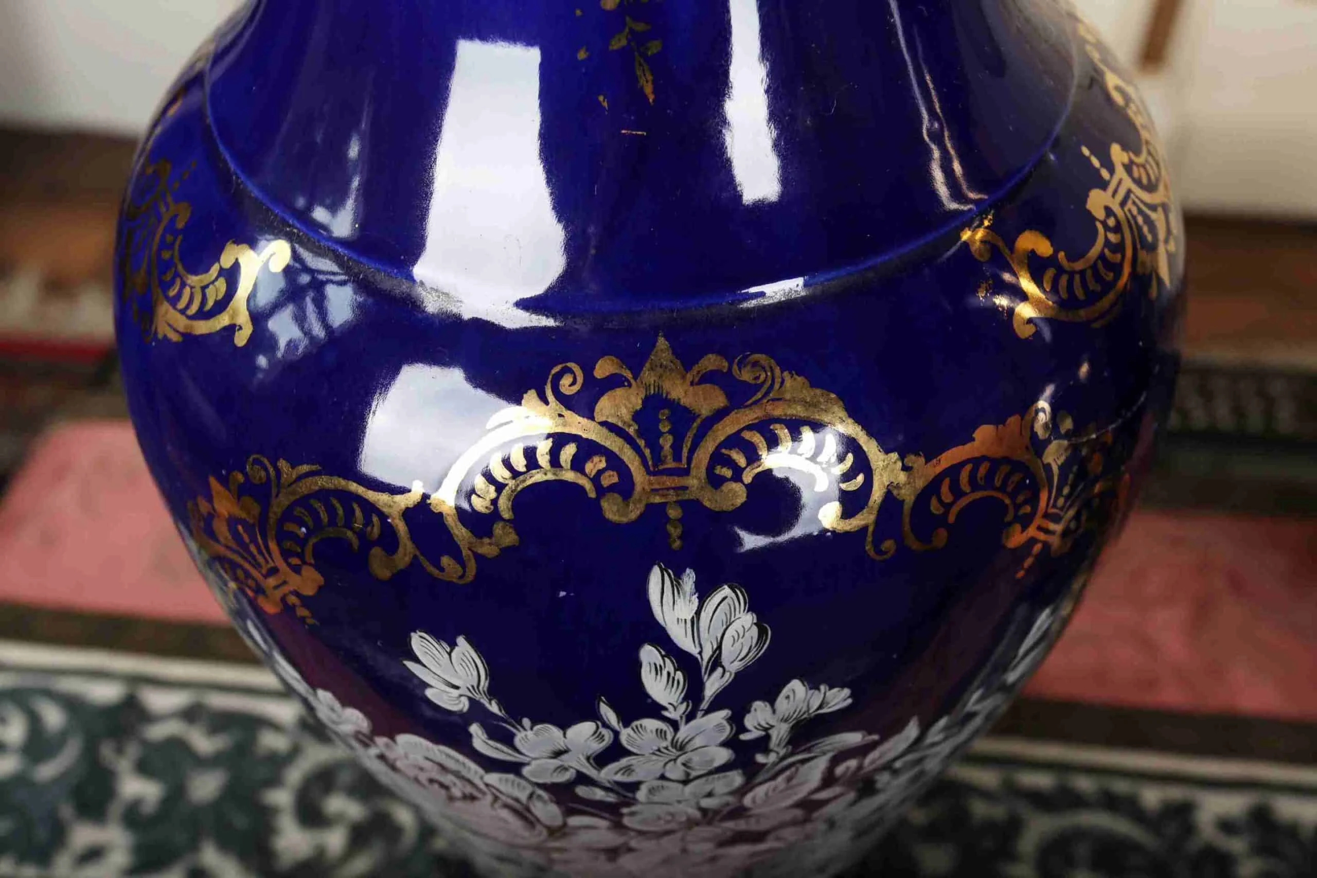 Ručně malovaná váza. Výška 49 cm