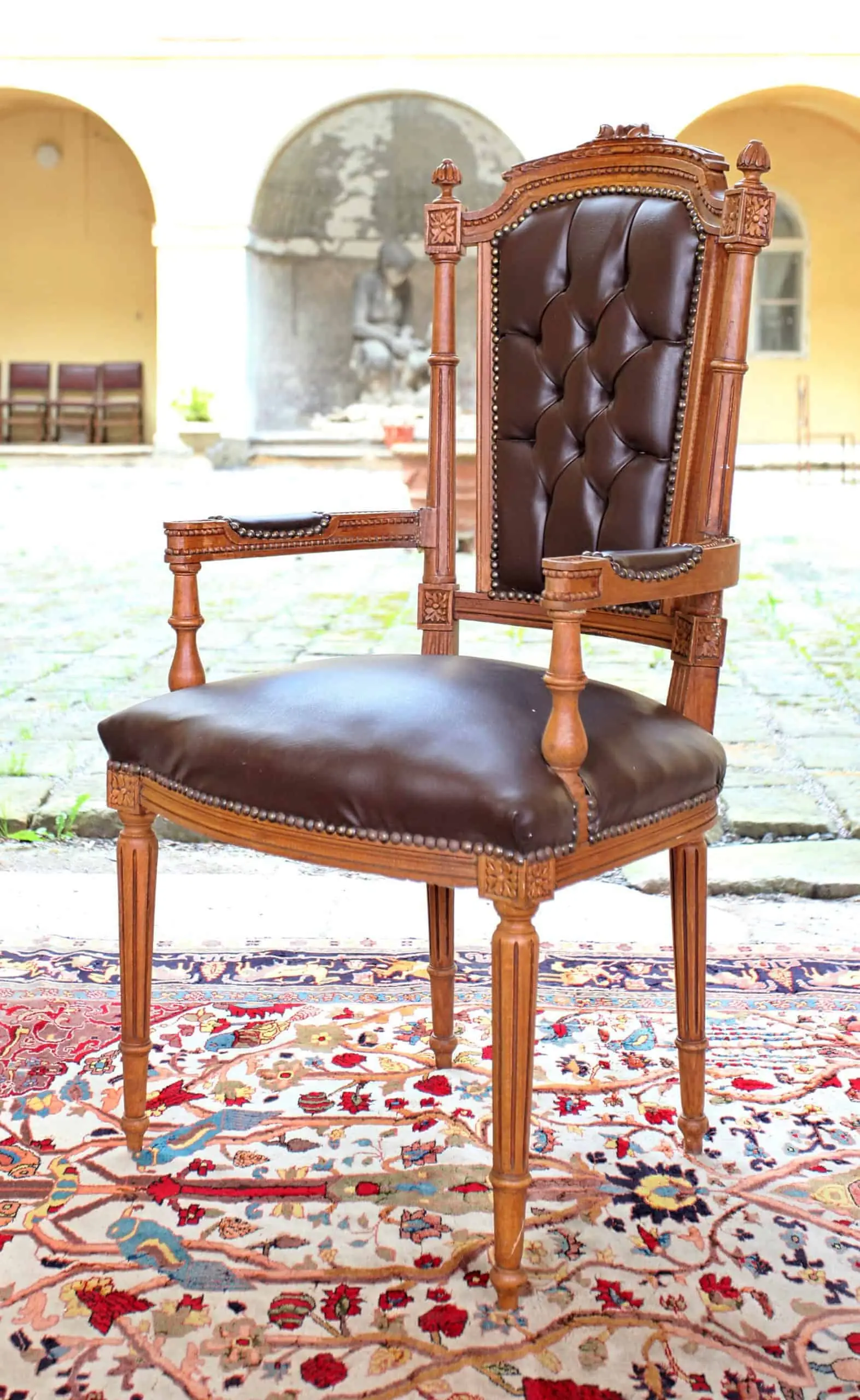 Soubor 4 řezbovaných křesel