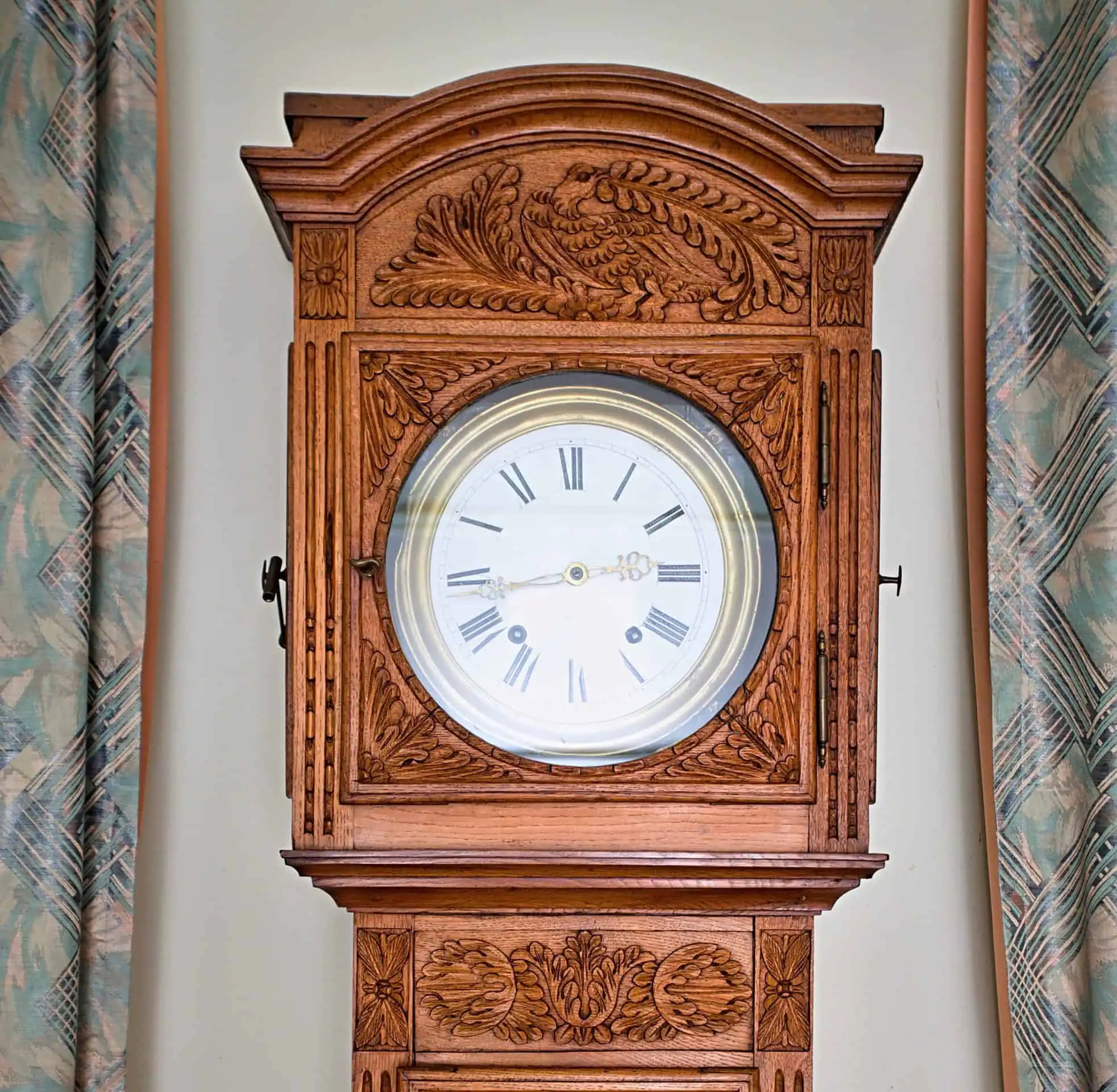 Starožitné podlahové hodiny. 19. století. Funkční