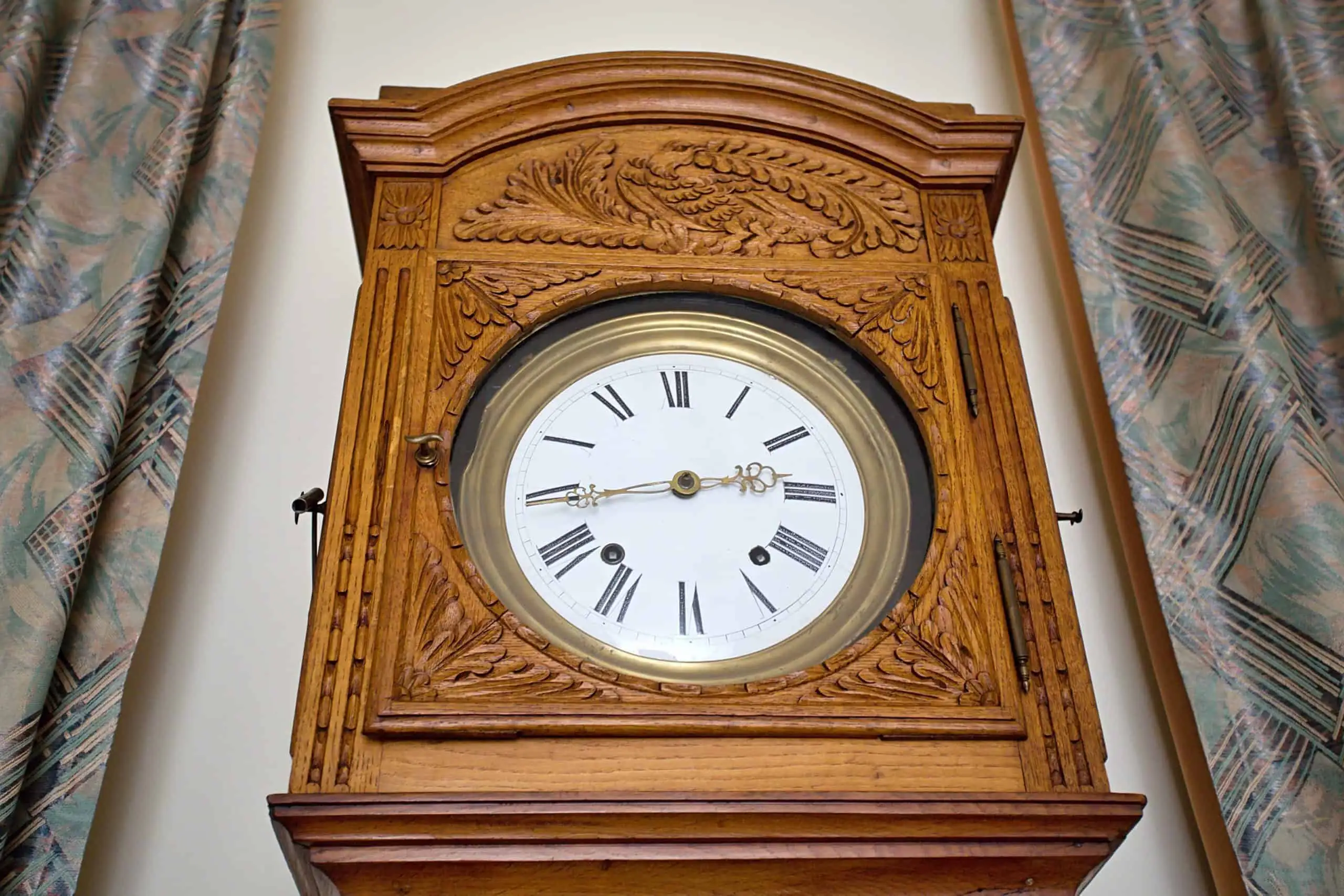 Starožitné podlahové hodiny. 19. století. Funkční