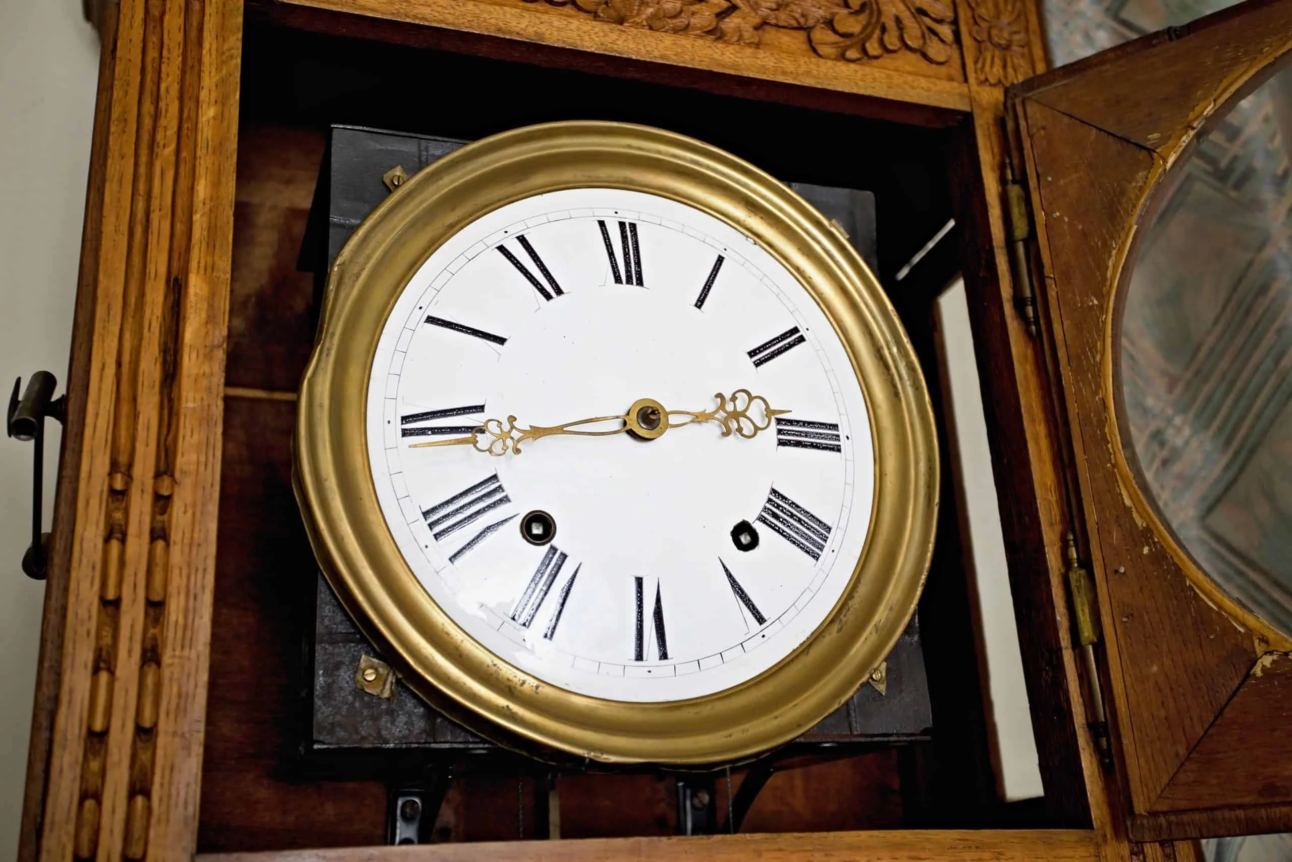 Starožitné podlahové hodiny. 19. století. Funkční