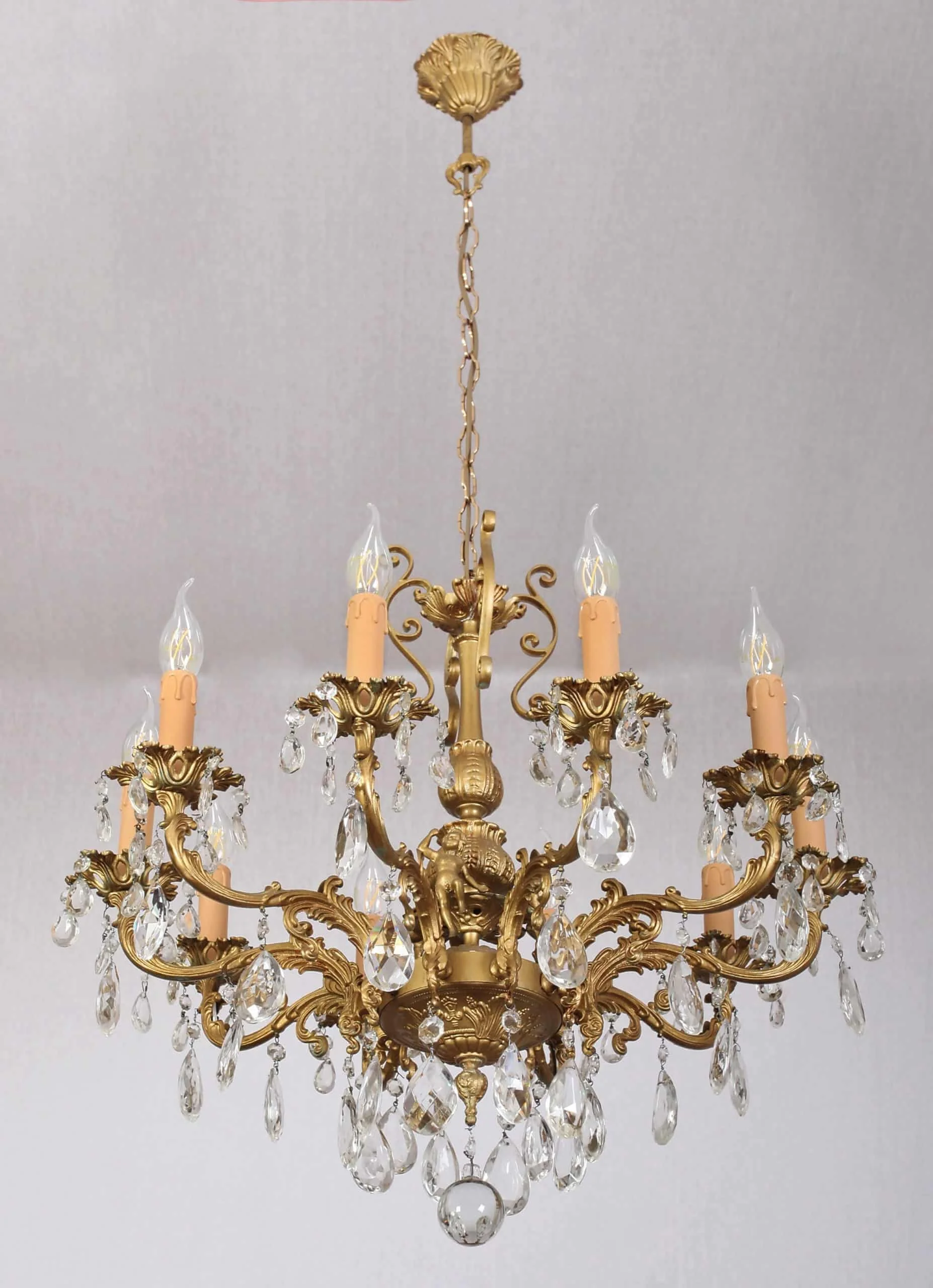 Figurálně zdobený desetiramenný lustr