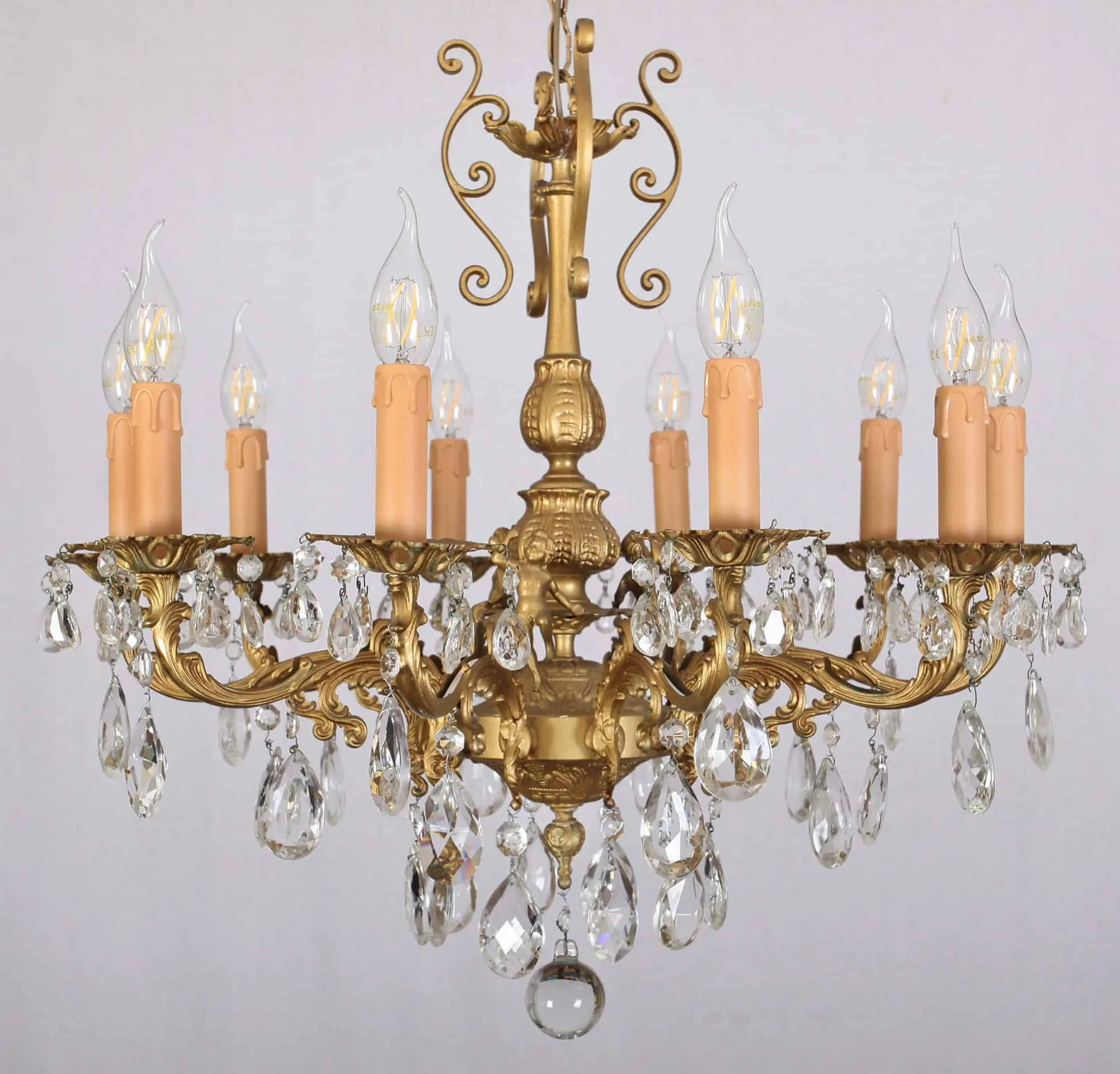 Figurálně zdobený desetiramenný lustr