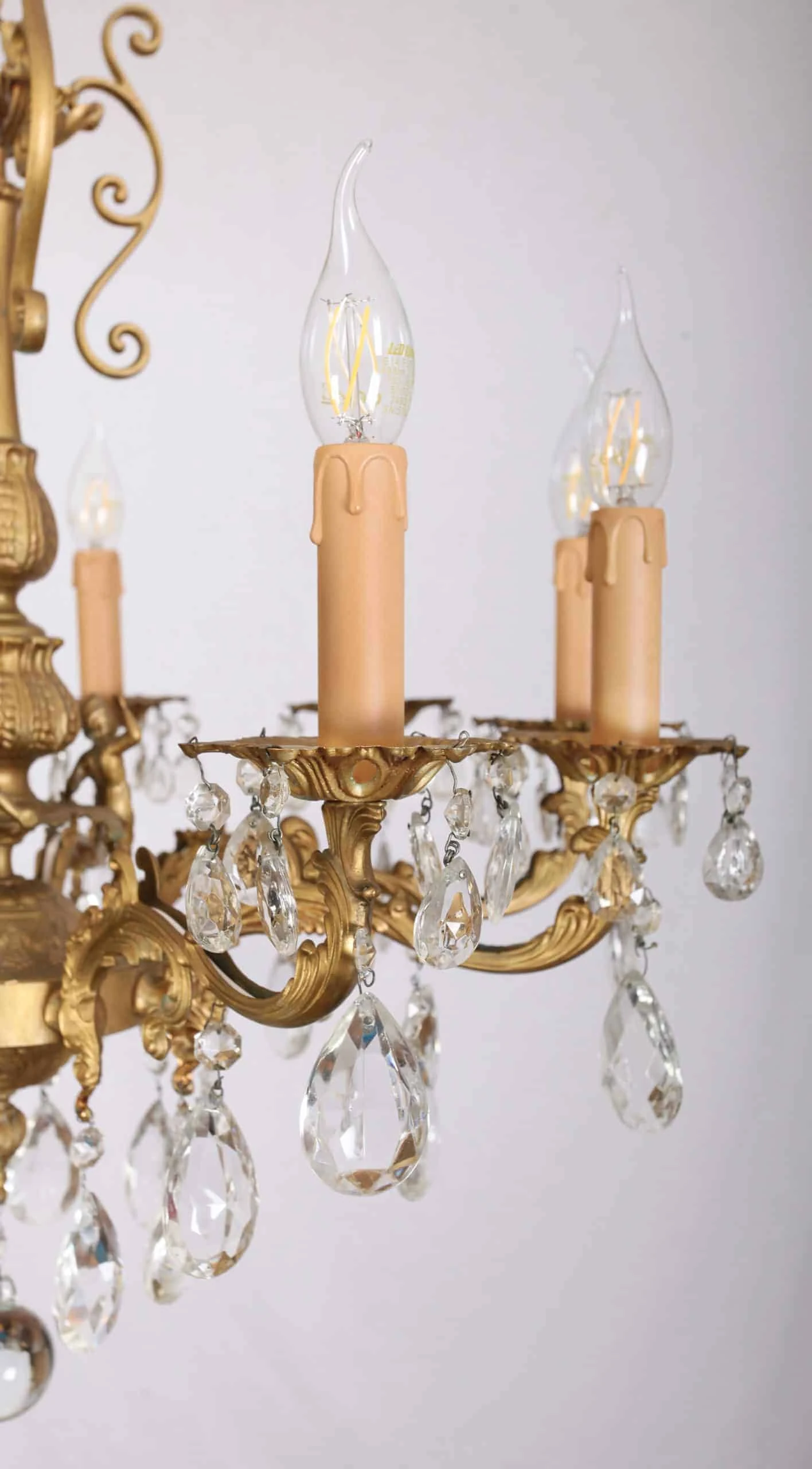 Figurálně zdobený desetiramenný lustr