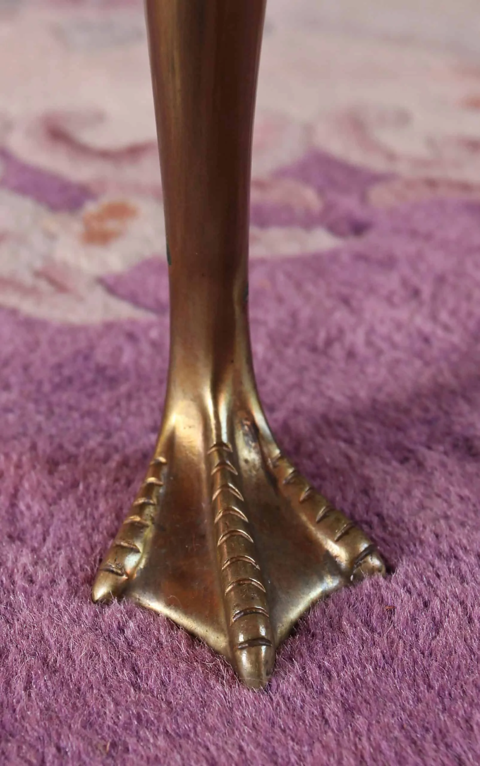 Konferenční stolek s labutěmi