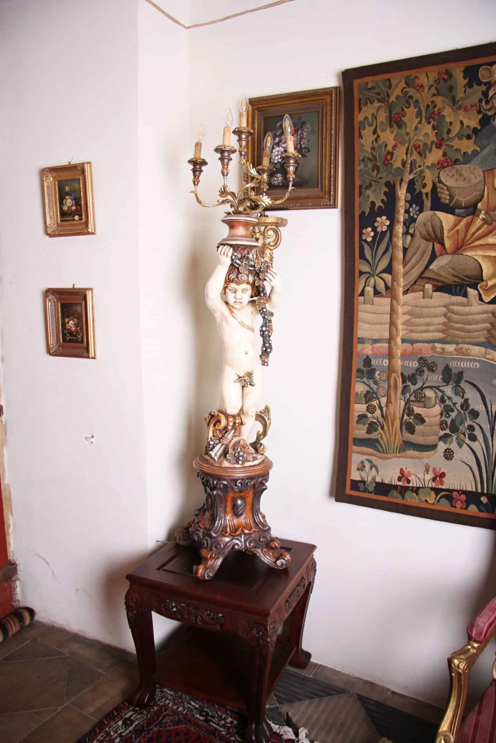 Pětiramenný světlonoš v barokním provedení. Lampa