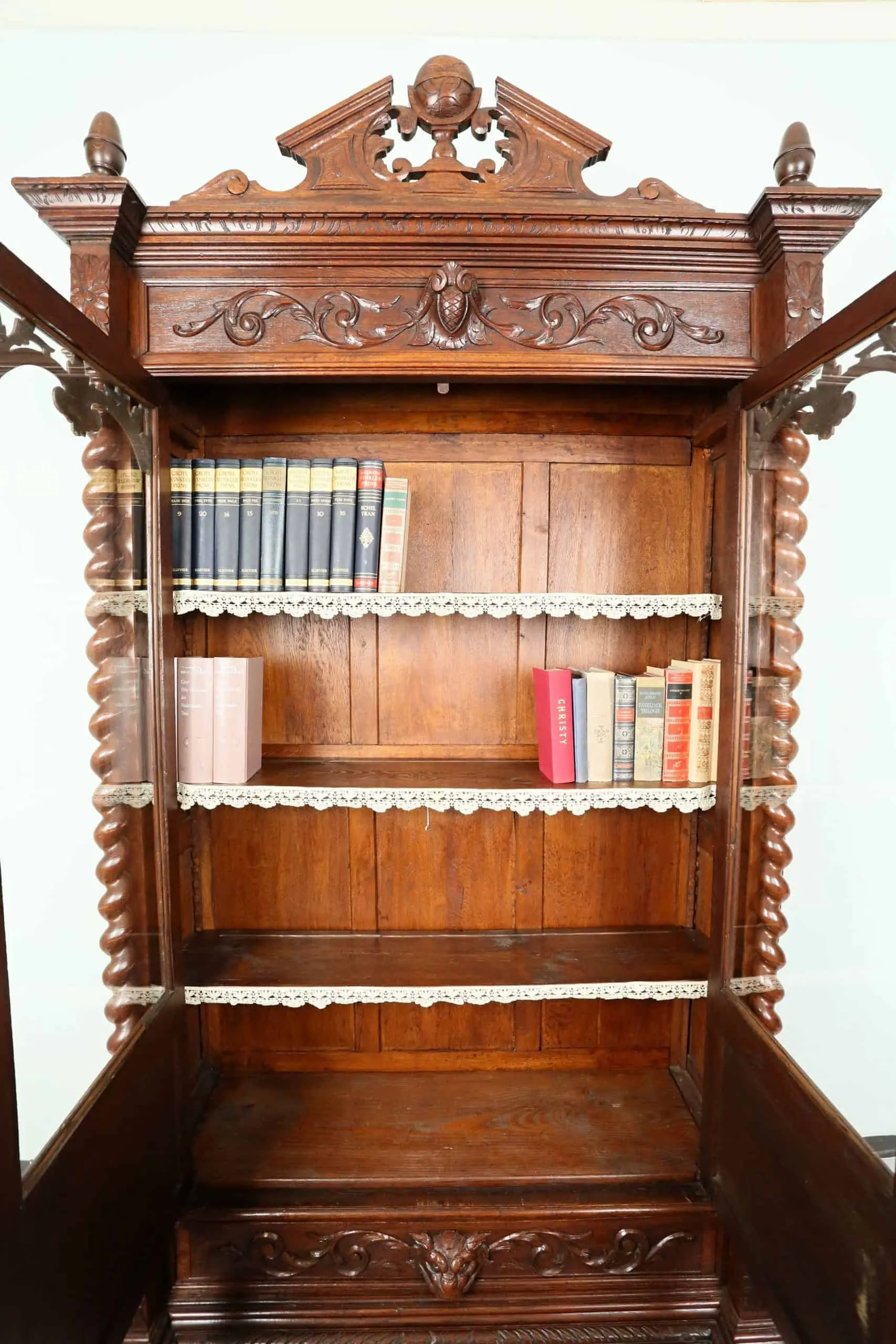 Starožitná neorenesanční knihovna z dubu