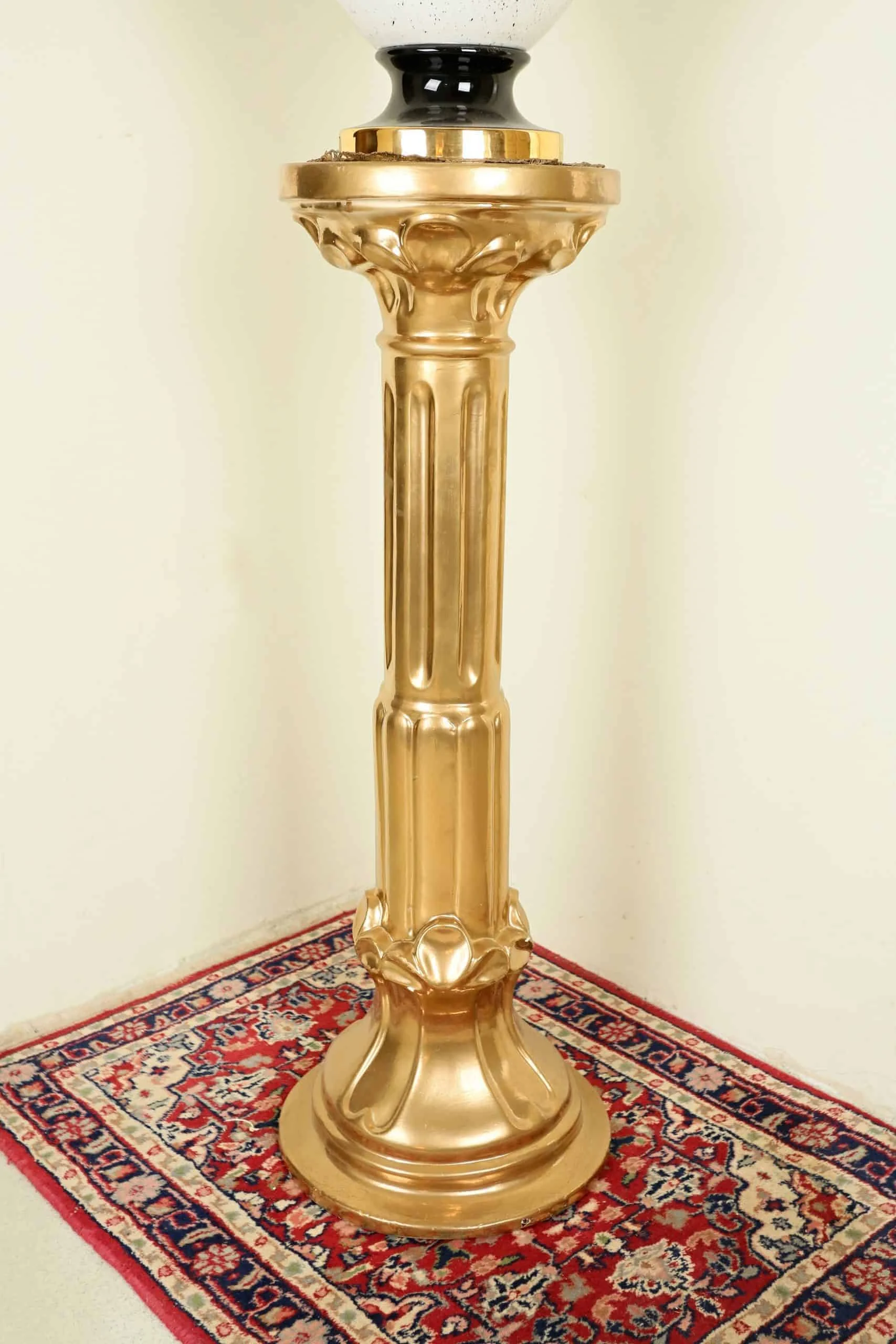 Zlatý podstavec / sloup