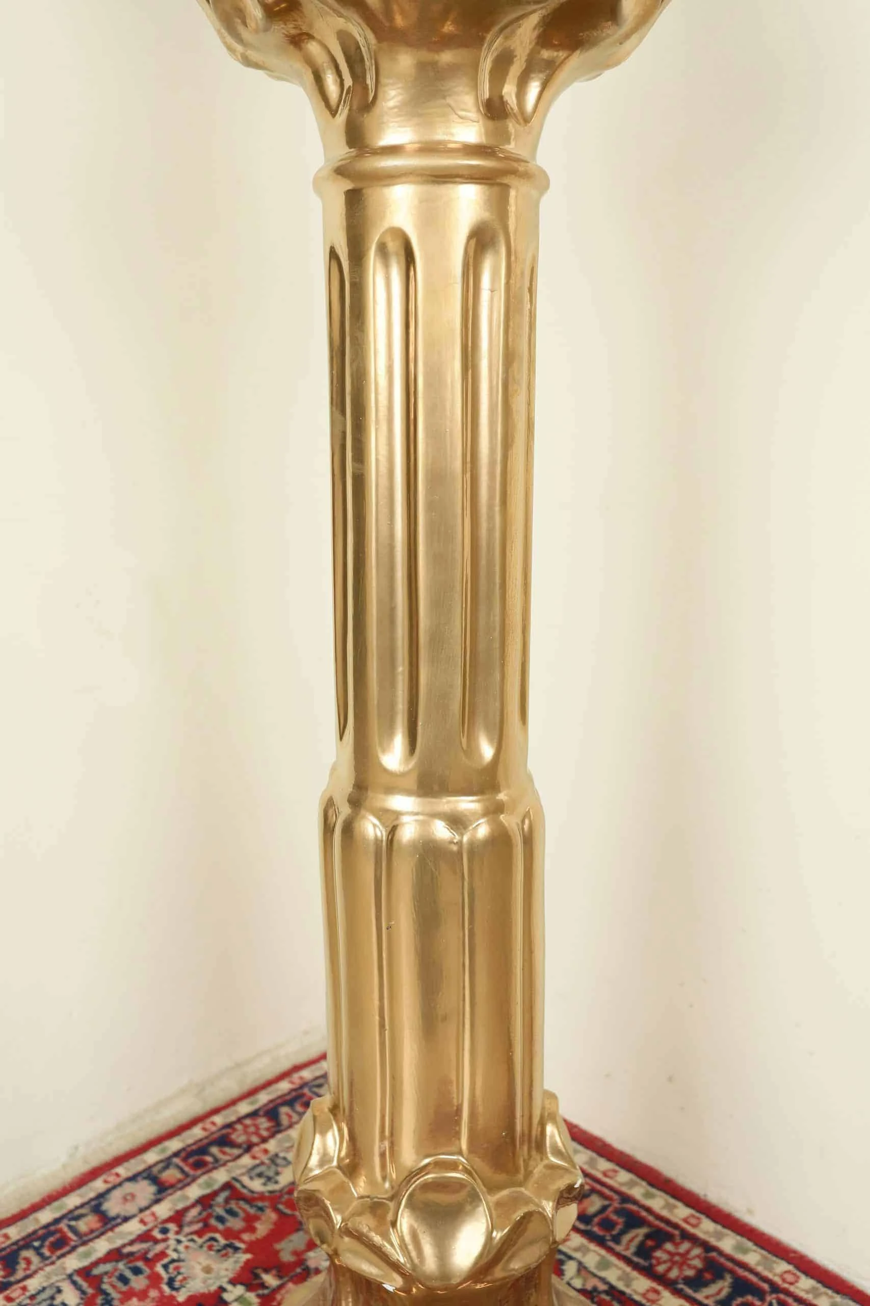 Zlatý podstavec / sloup