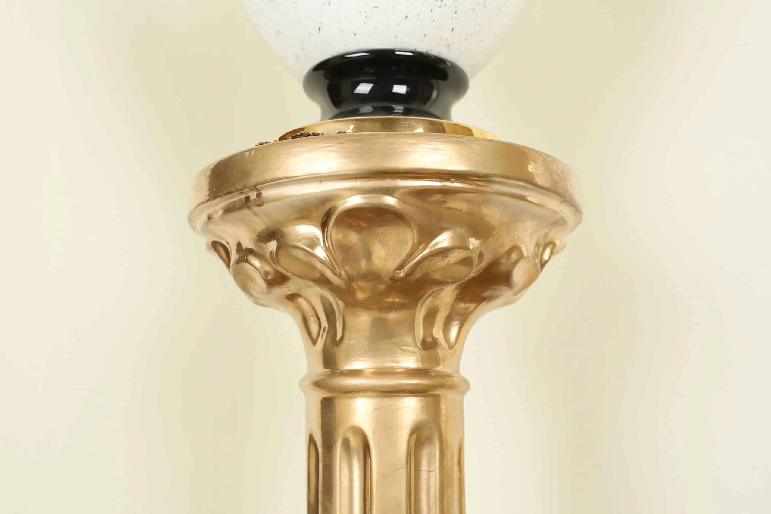 Zlatý podstavec / sloup