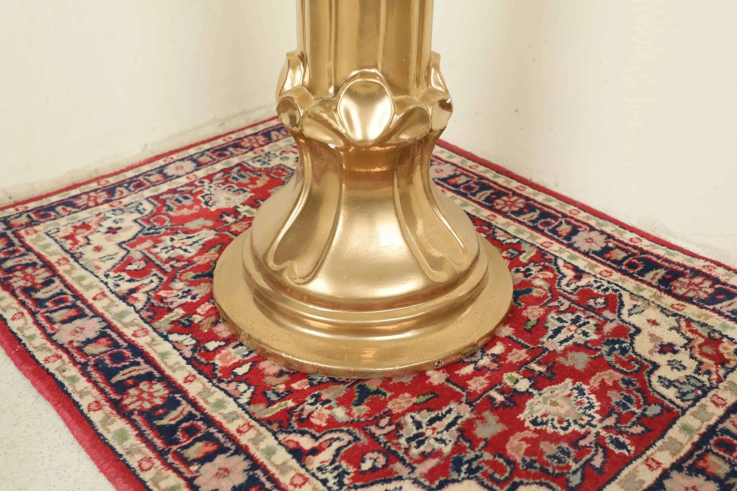 Zlatý podstavec / sloup