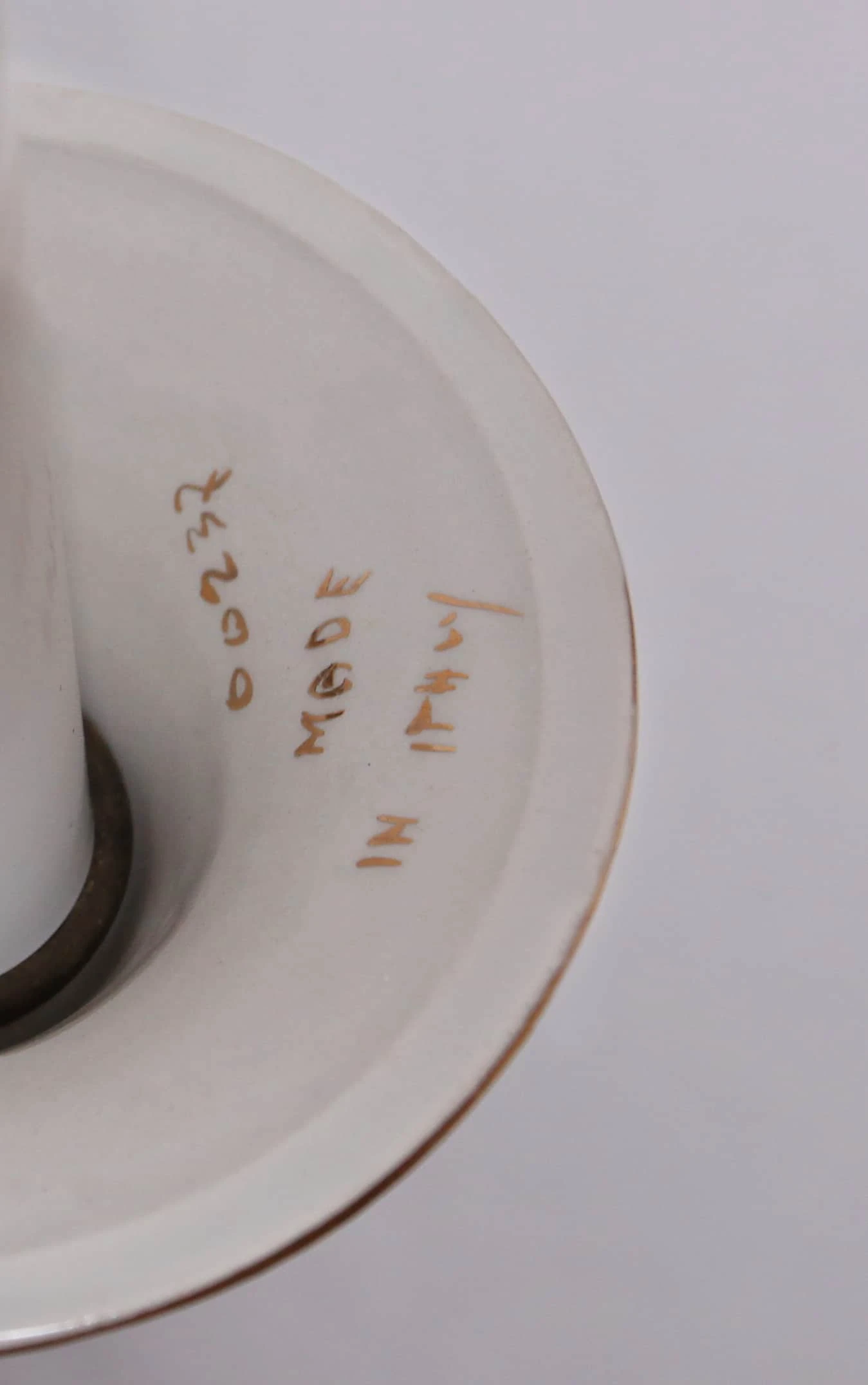 Italský lustr s porcelánem Capodimonte. Značený