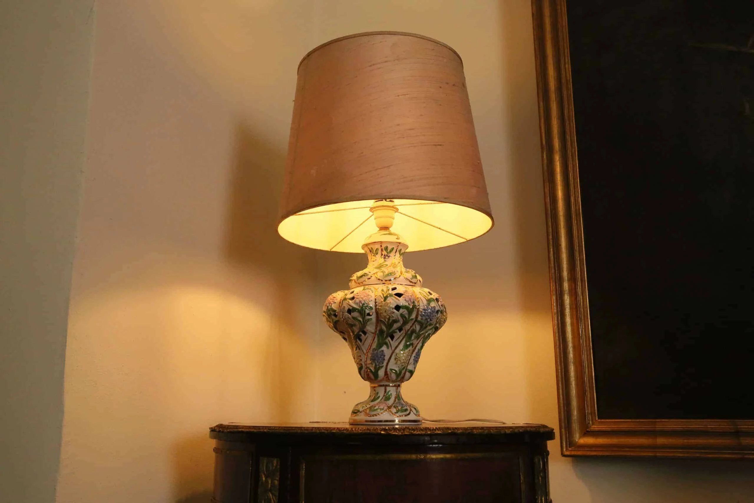 Italská porcelánová lampička V 68 cm