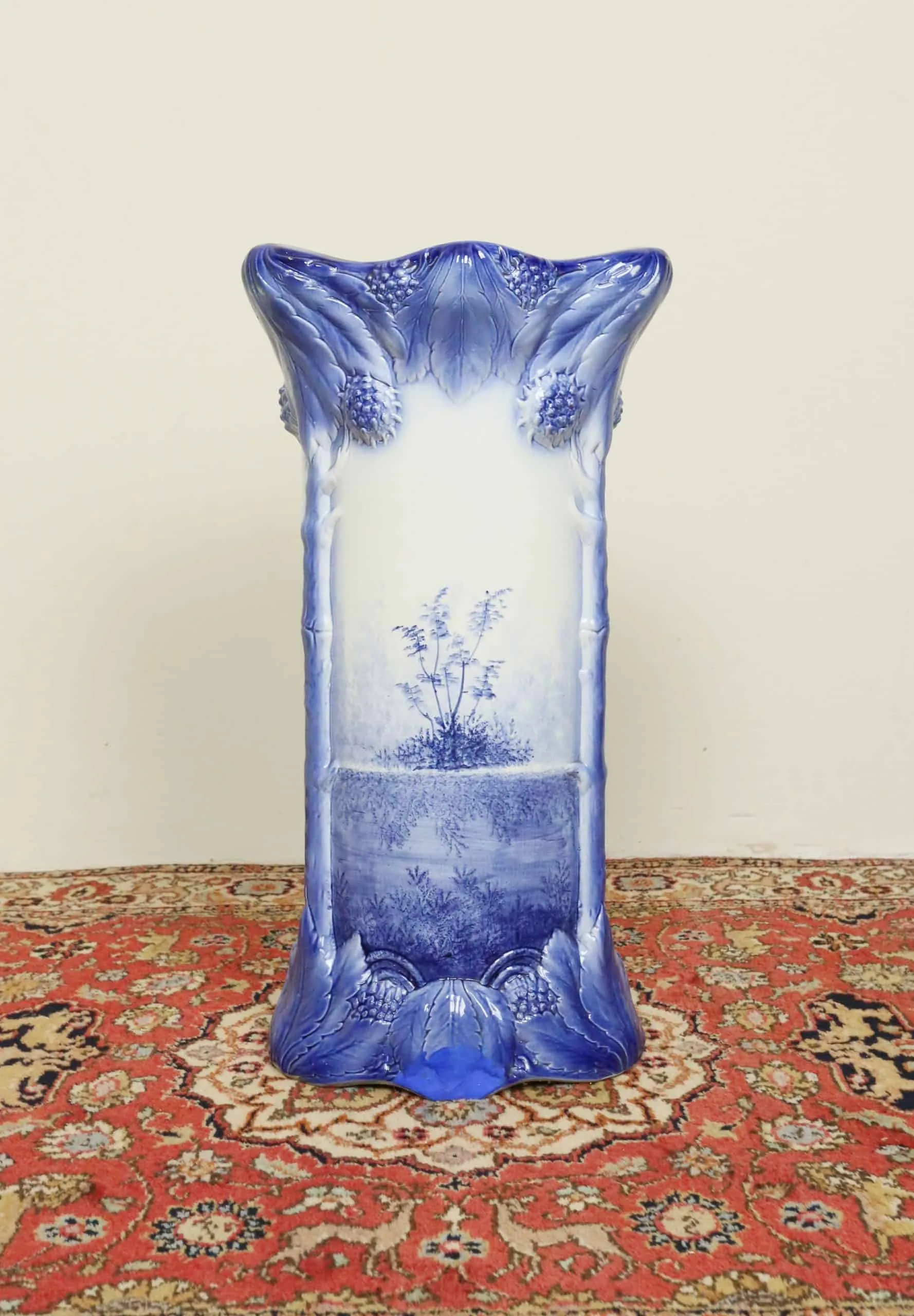 Porcelánový stojan na deštníky / váza. Malovaný